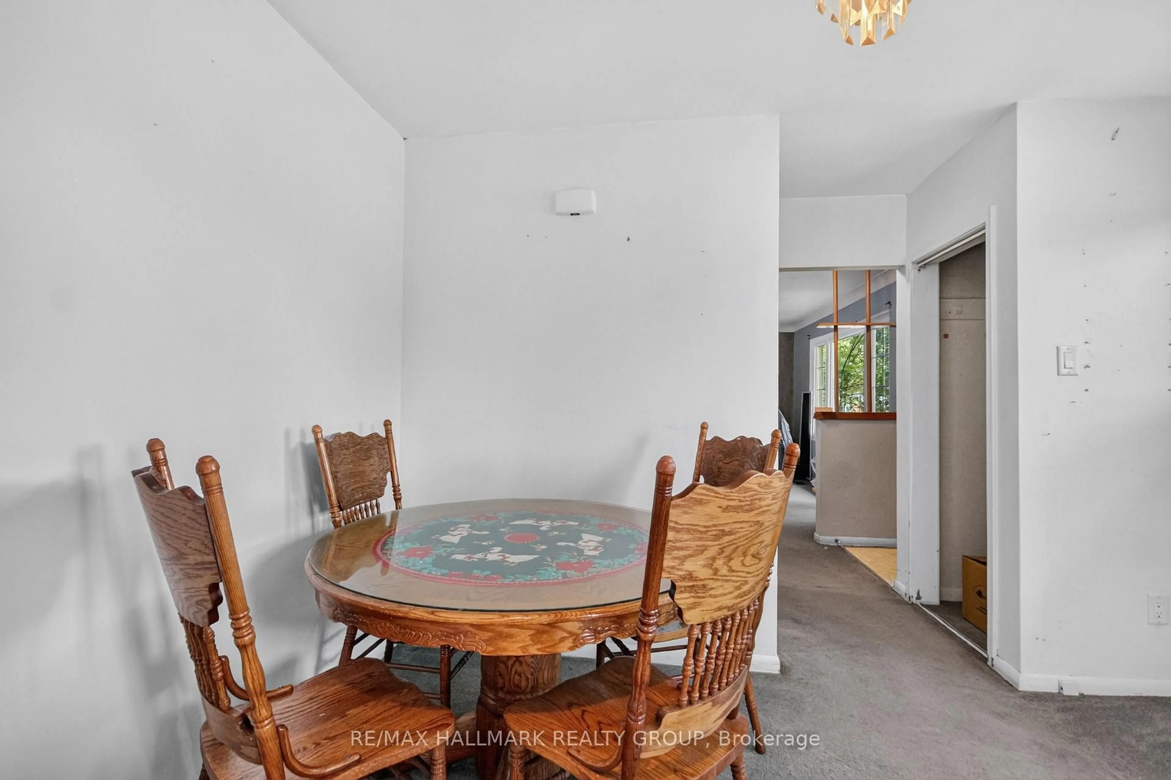 Dining room, unknown for 118 Knoxdale Rd, Ottawa Ontario K2G 1A7
