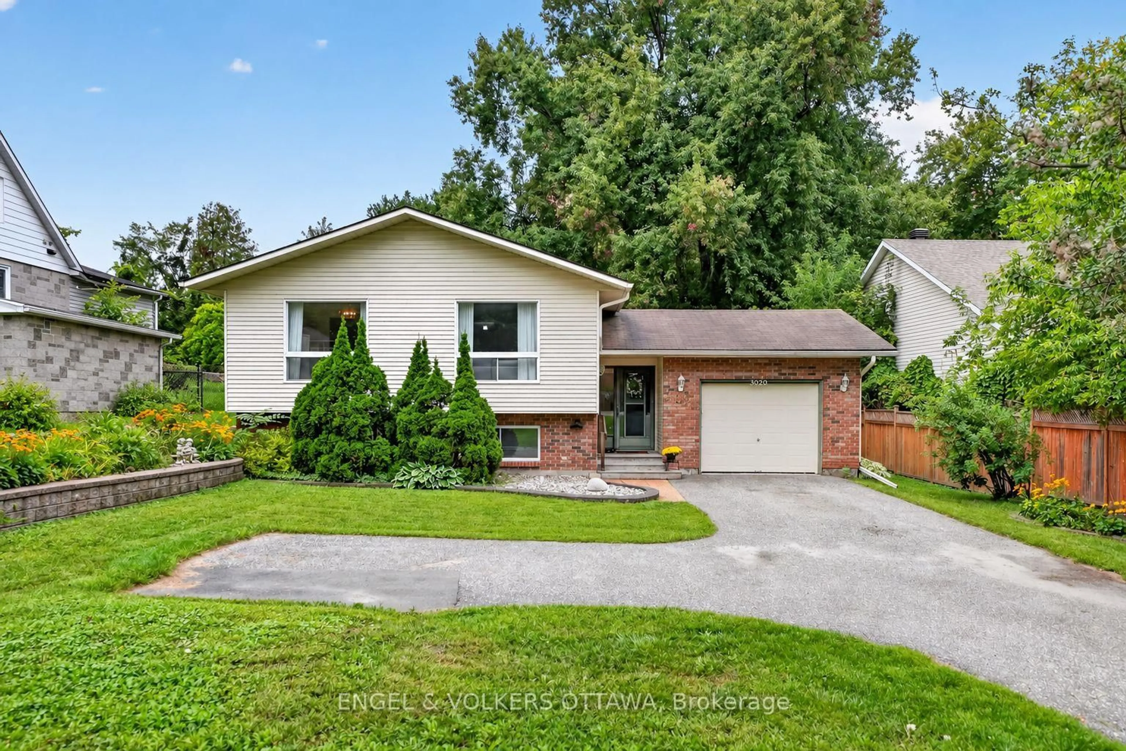 Home with vinyl exterior material, street for 3620 Albion Rd, Ottawa Ontario K1T 1A3