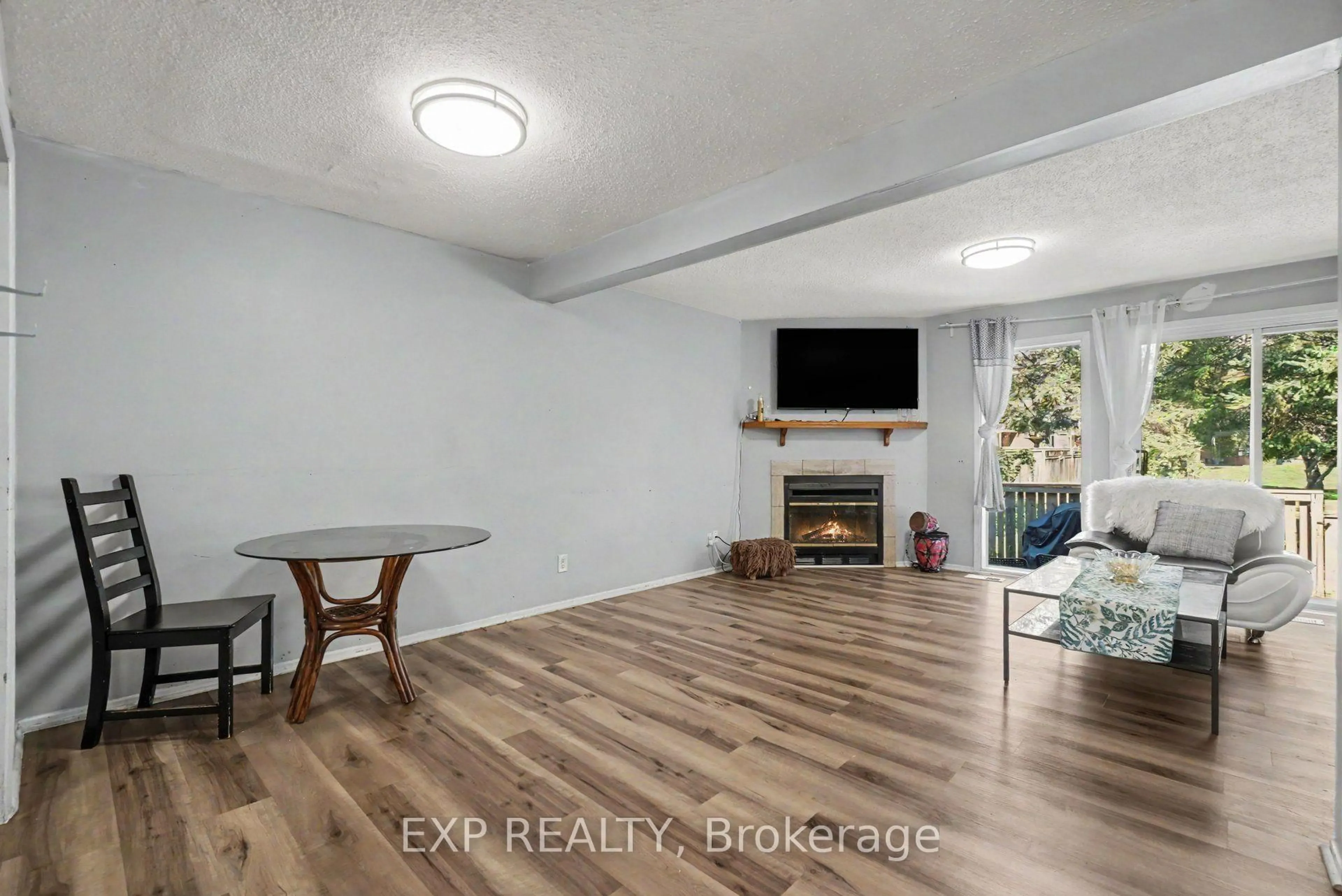 A pic of a room for 9 Paddington Private, Ottawa Ontario K1V 0S6