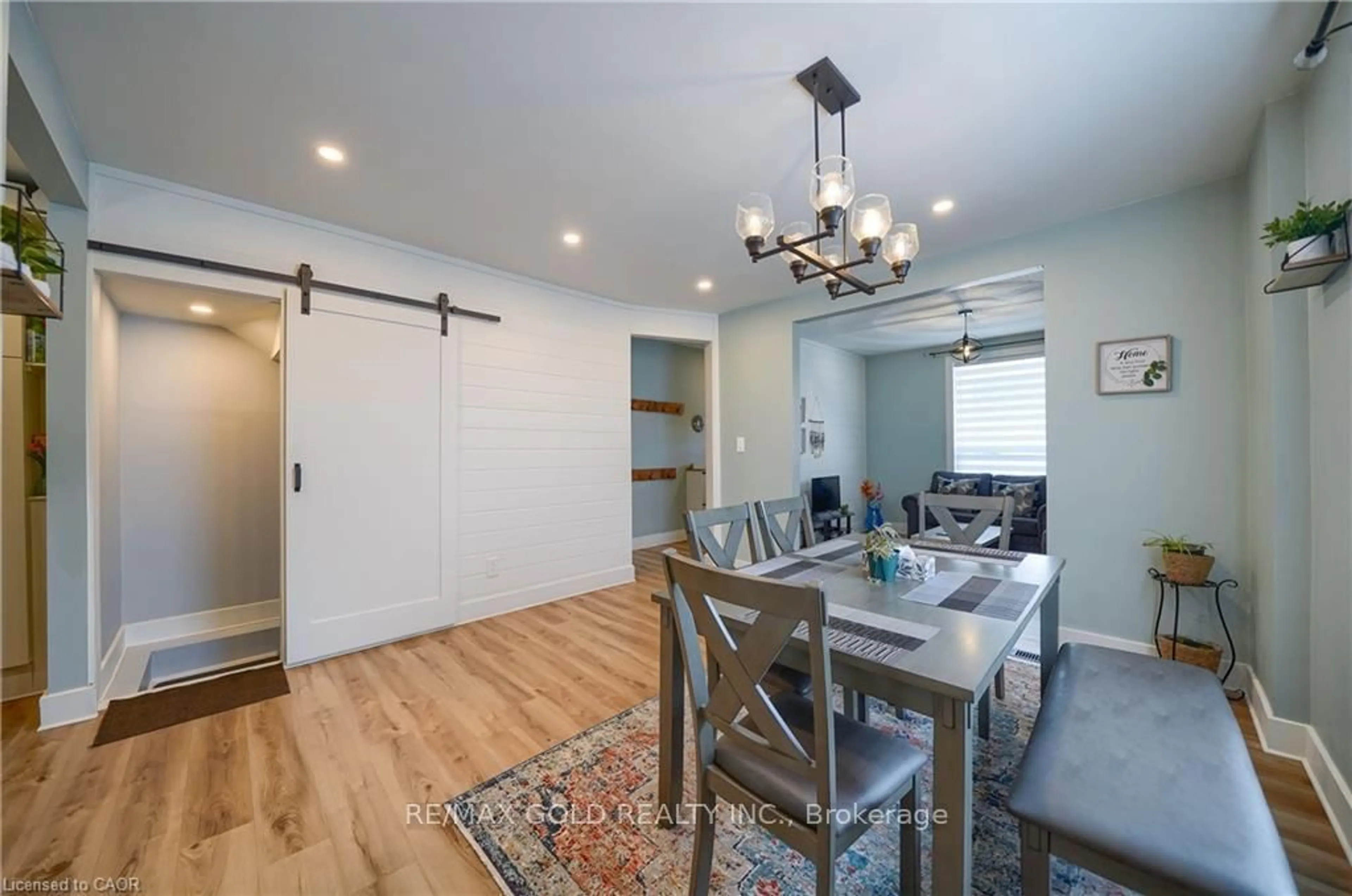 Dining room, wood/laminate floor for 36 Kerr St, Cambridge Ontario N1R 4A3