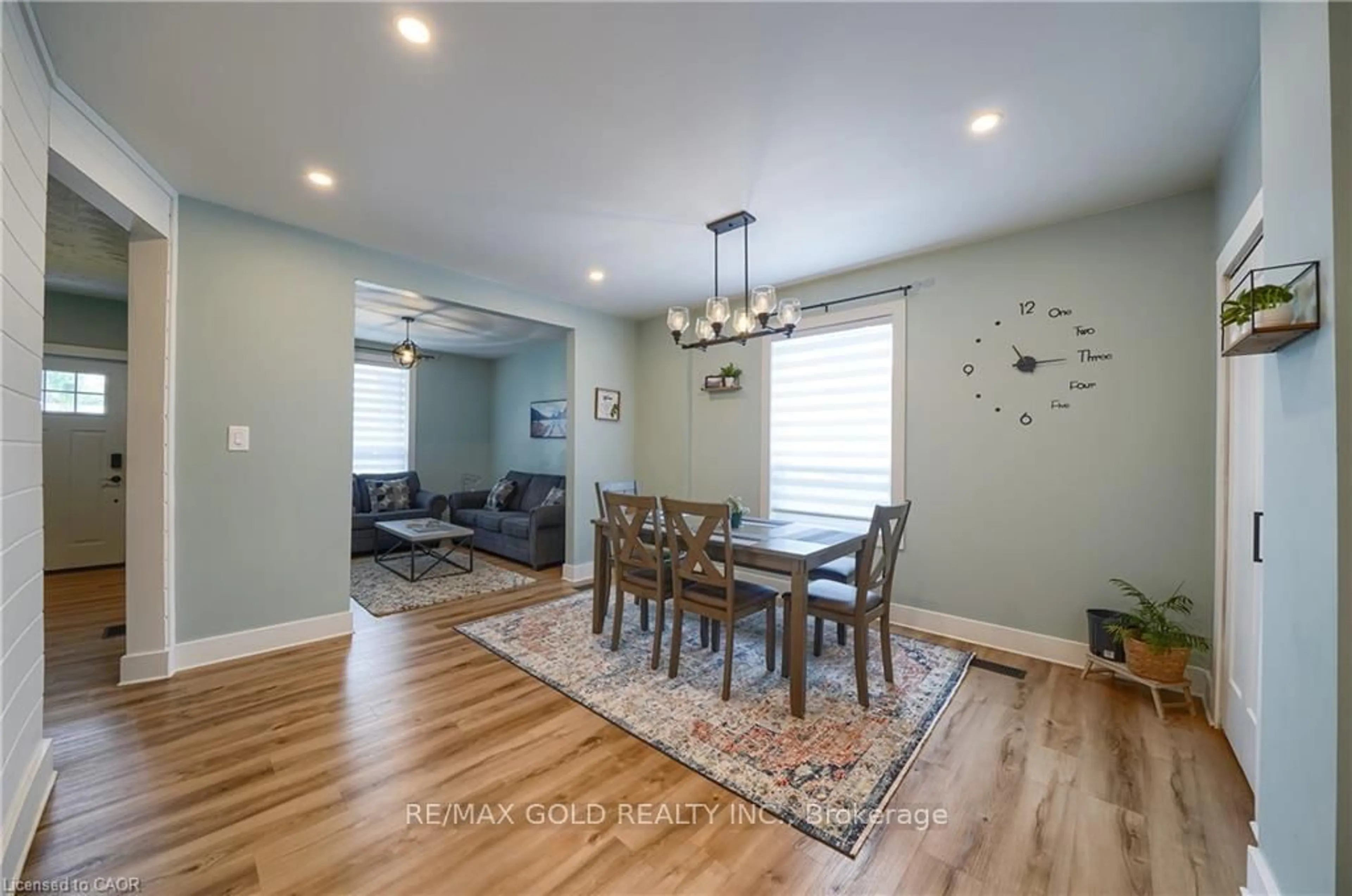 Dining room, wood/laminate floor for 36 Kerr St, Cambridge Ontario N1R 4A3