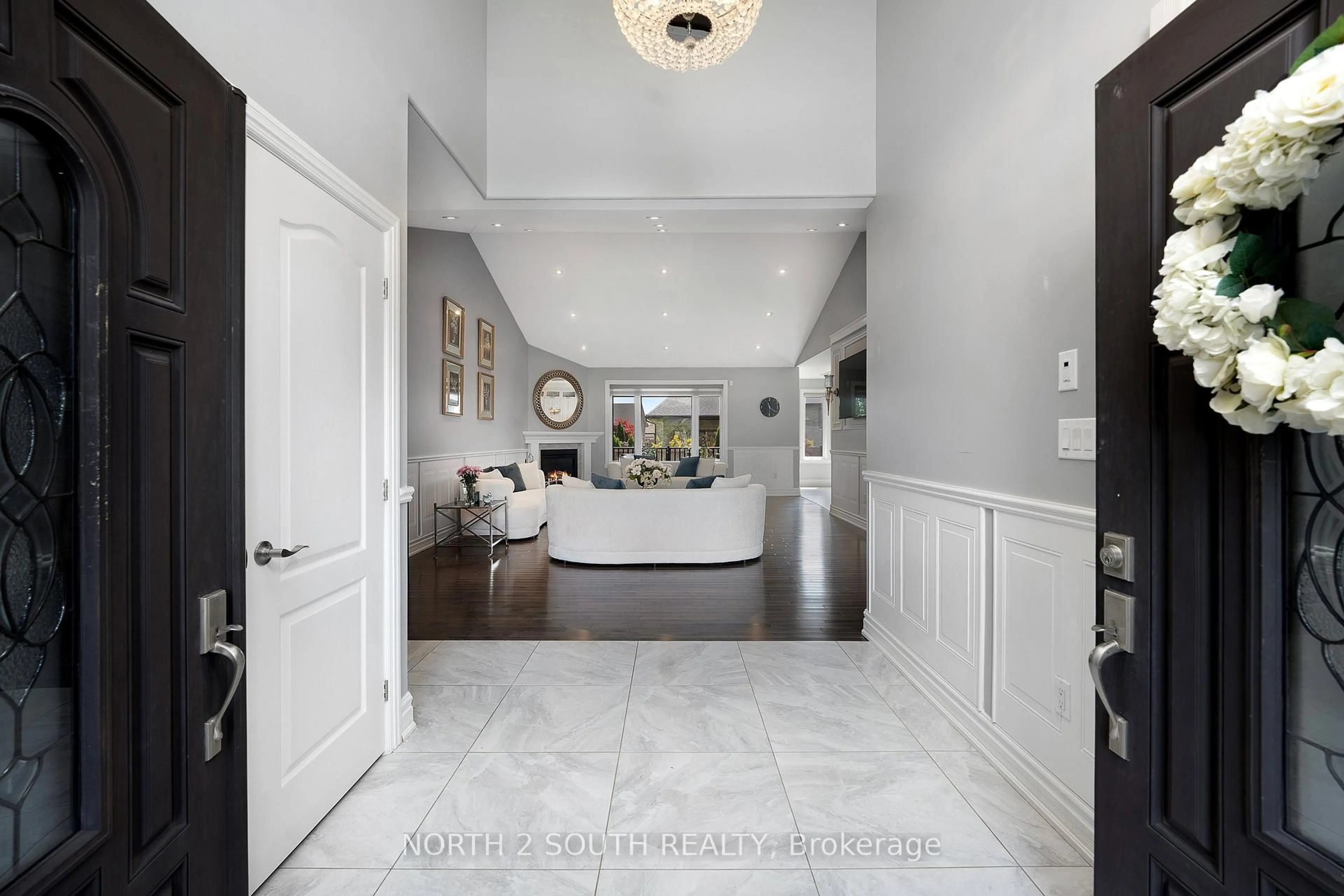 Indoor foyer for 268 Carole Crt, Essex Ontario N8L 0T5