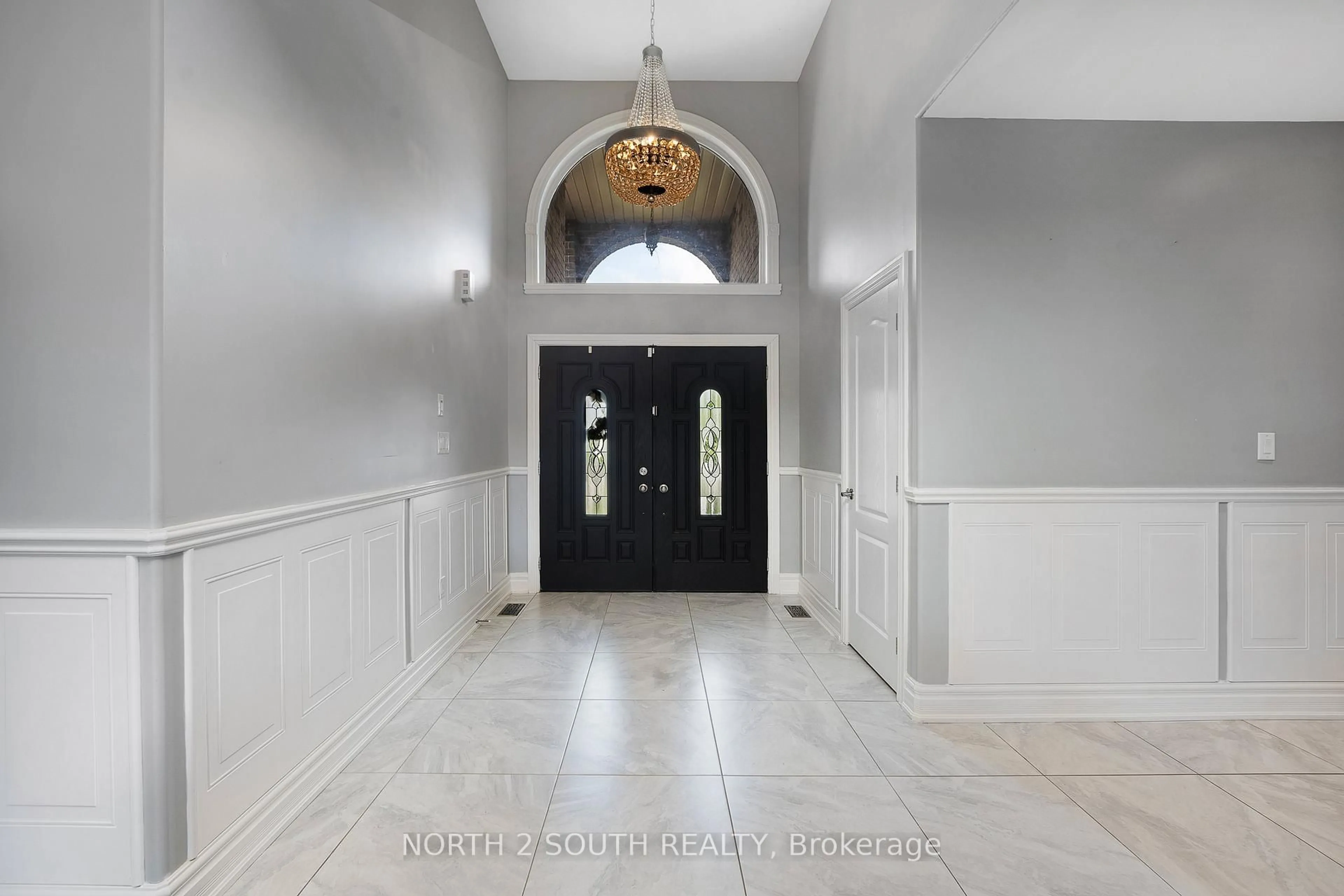 Indoor foyer for 268 Carole Crt, Essex Ontario N8L 0T5