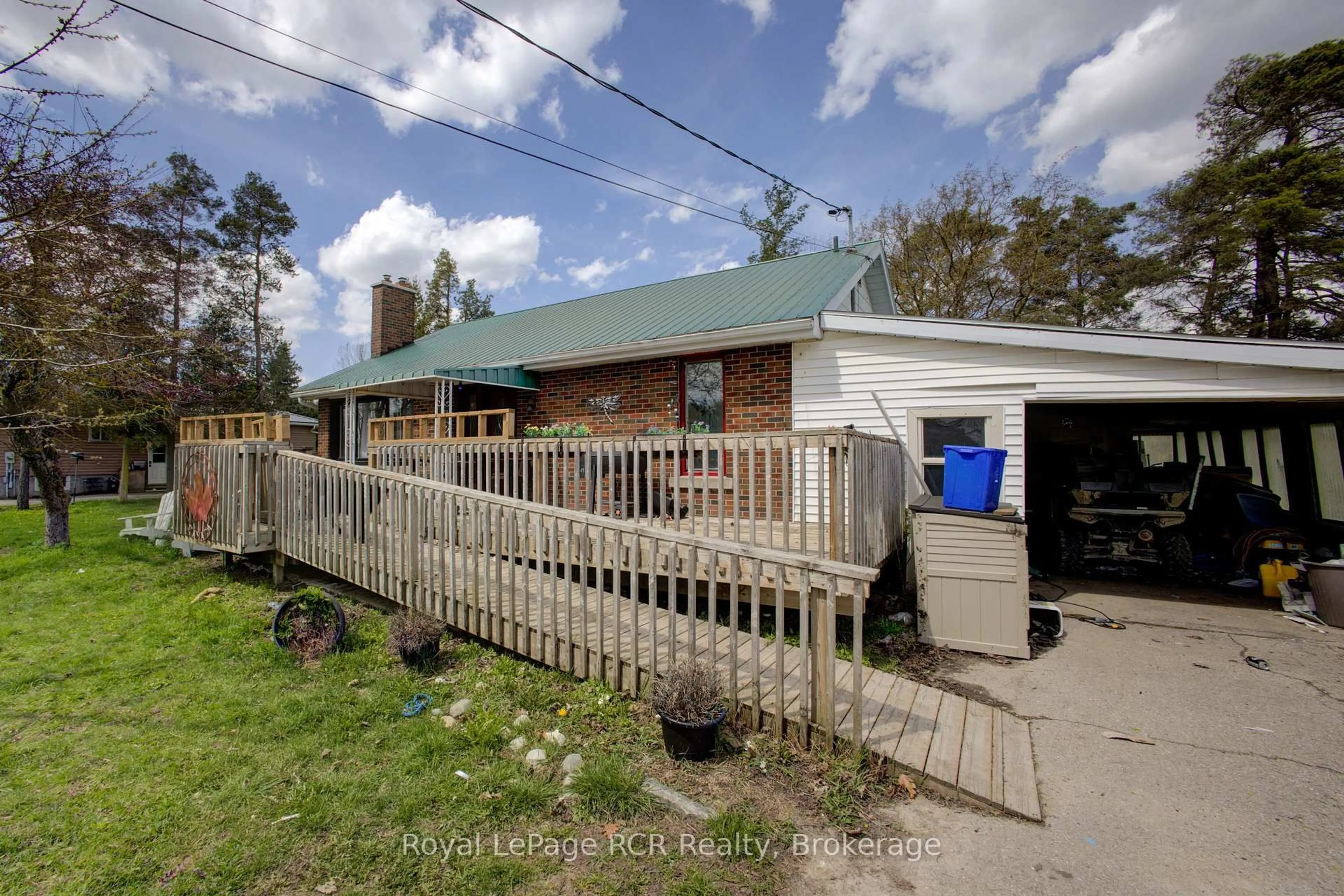 A pic from outside/outdoor area/front of a property/back of a property/a pic from drone, street for 460 Domville St, Wellington North Ontario N0G 1A0