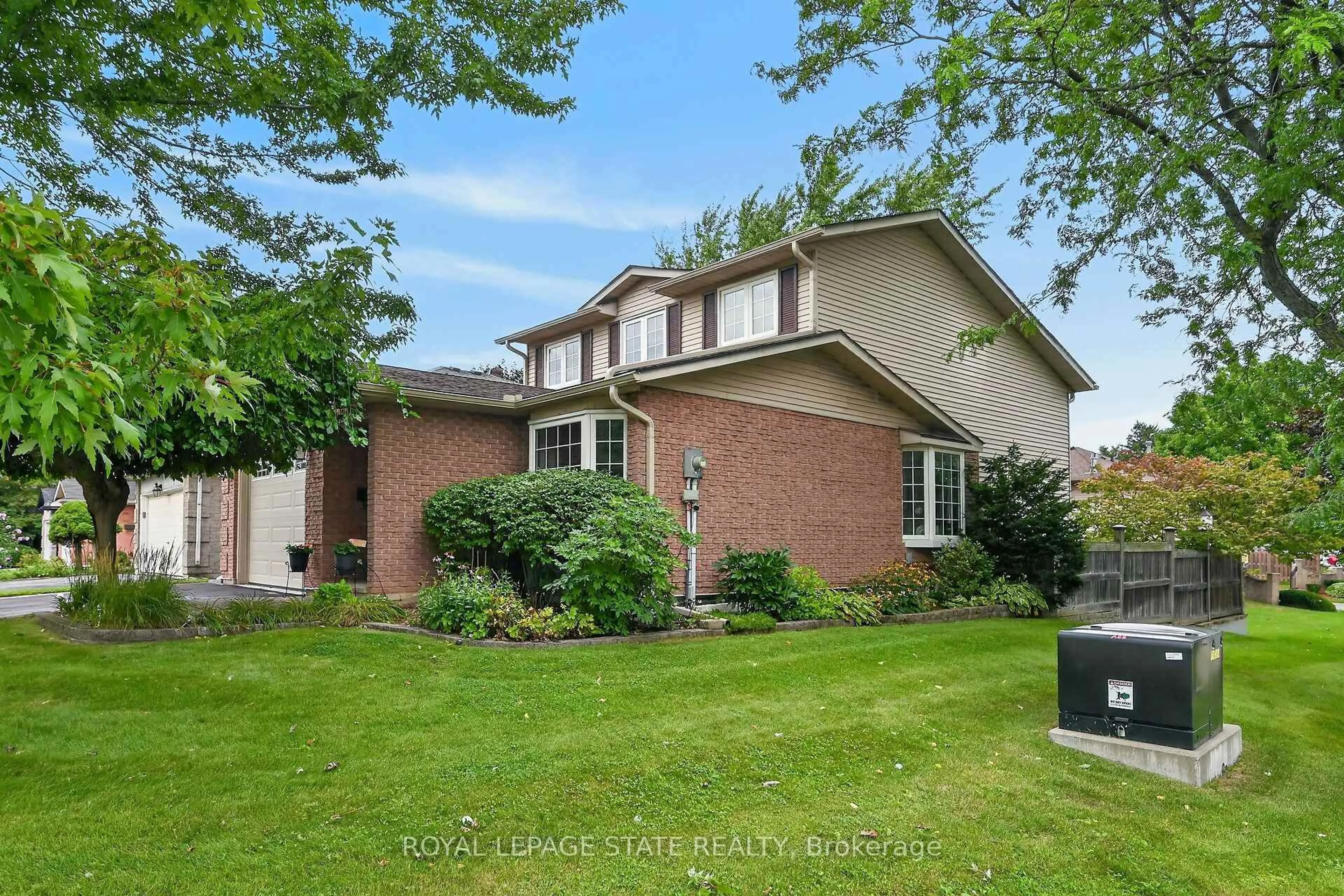 Home with brick exterior material, unknown for 2 Novoco Dr, Hamilton Ontario L9C 7E7