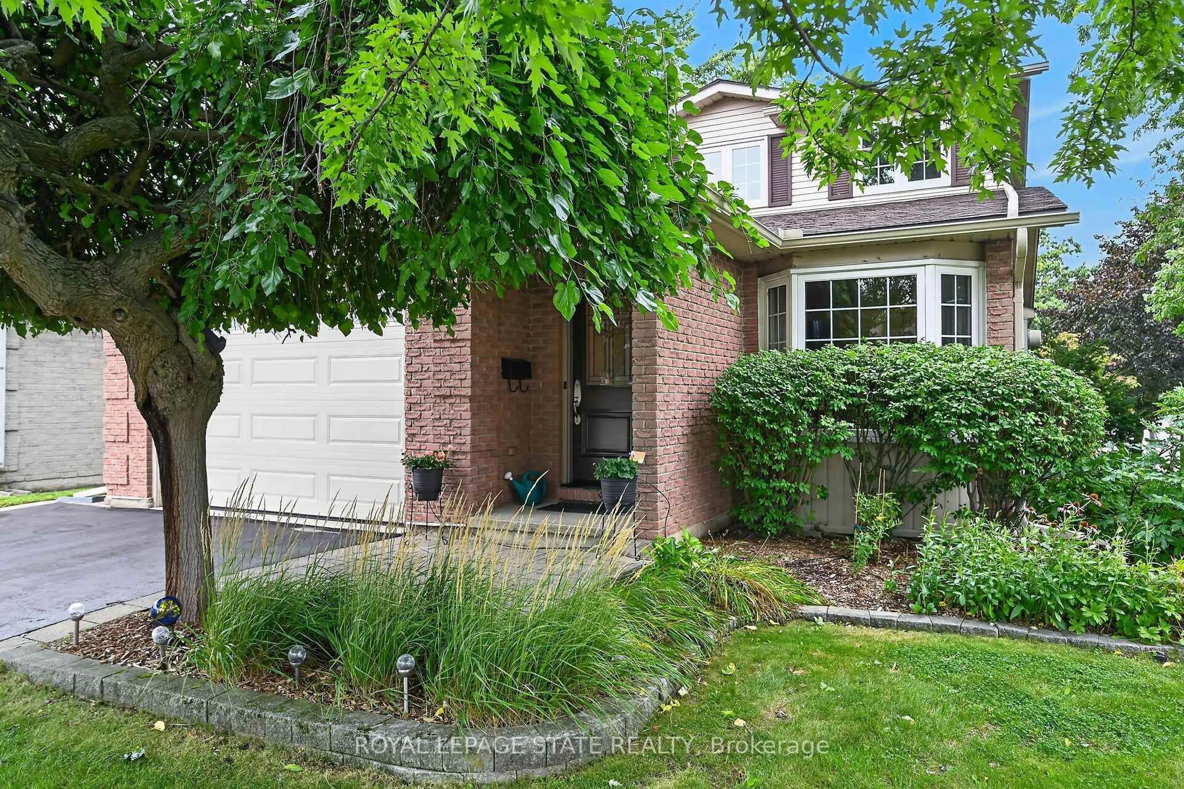 Home with brick exterior material, street for 2 Novoco Dr, Hamilton Ontario L9C 7E7