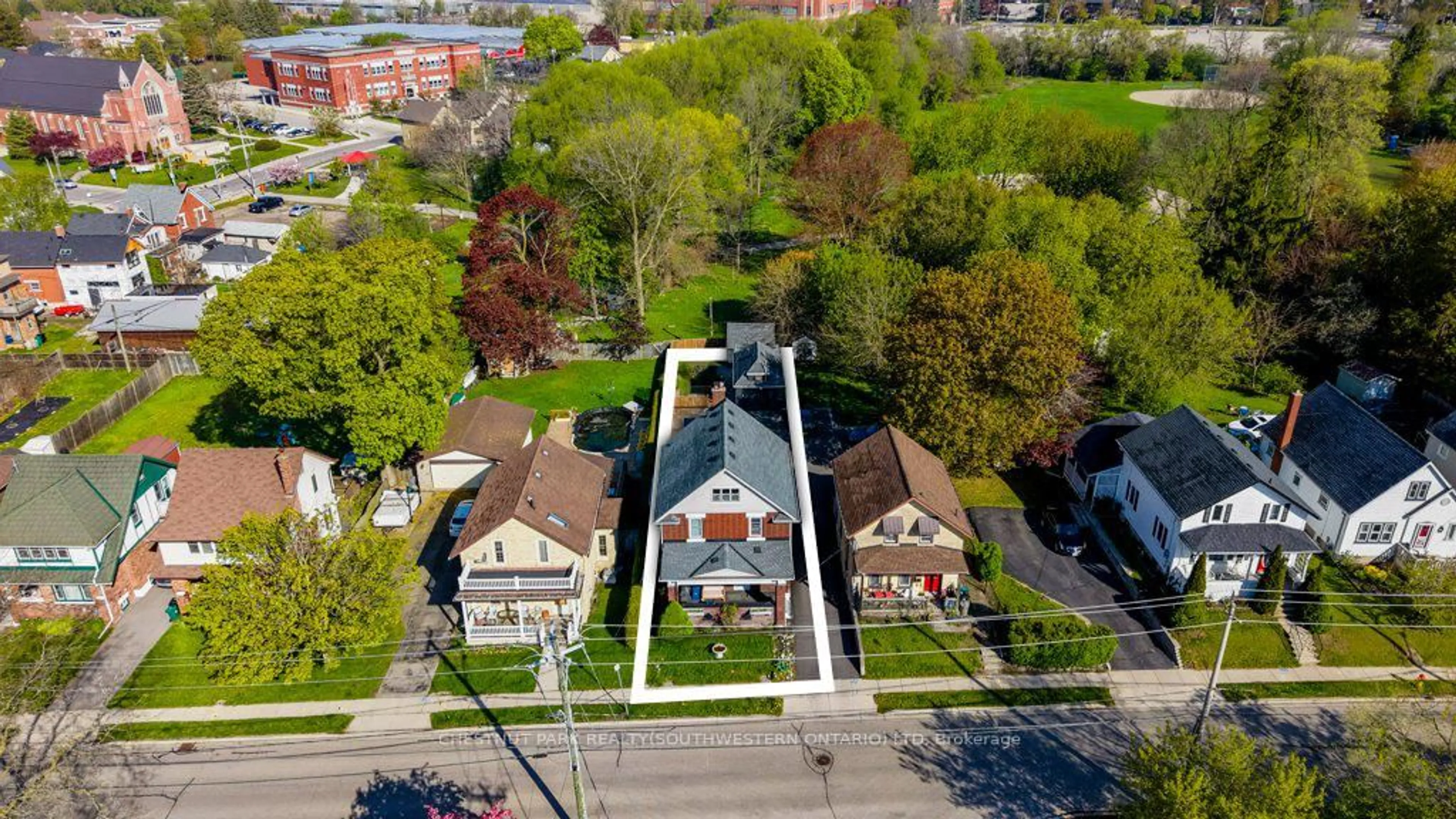 A pic from outside/outdoor area/front of a property/back of a property/a pic from drone, street for 46 Cherry St, Kitchener Ontario N2G 2C6