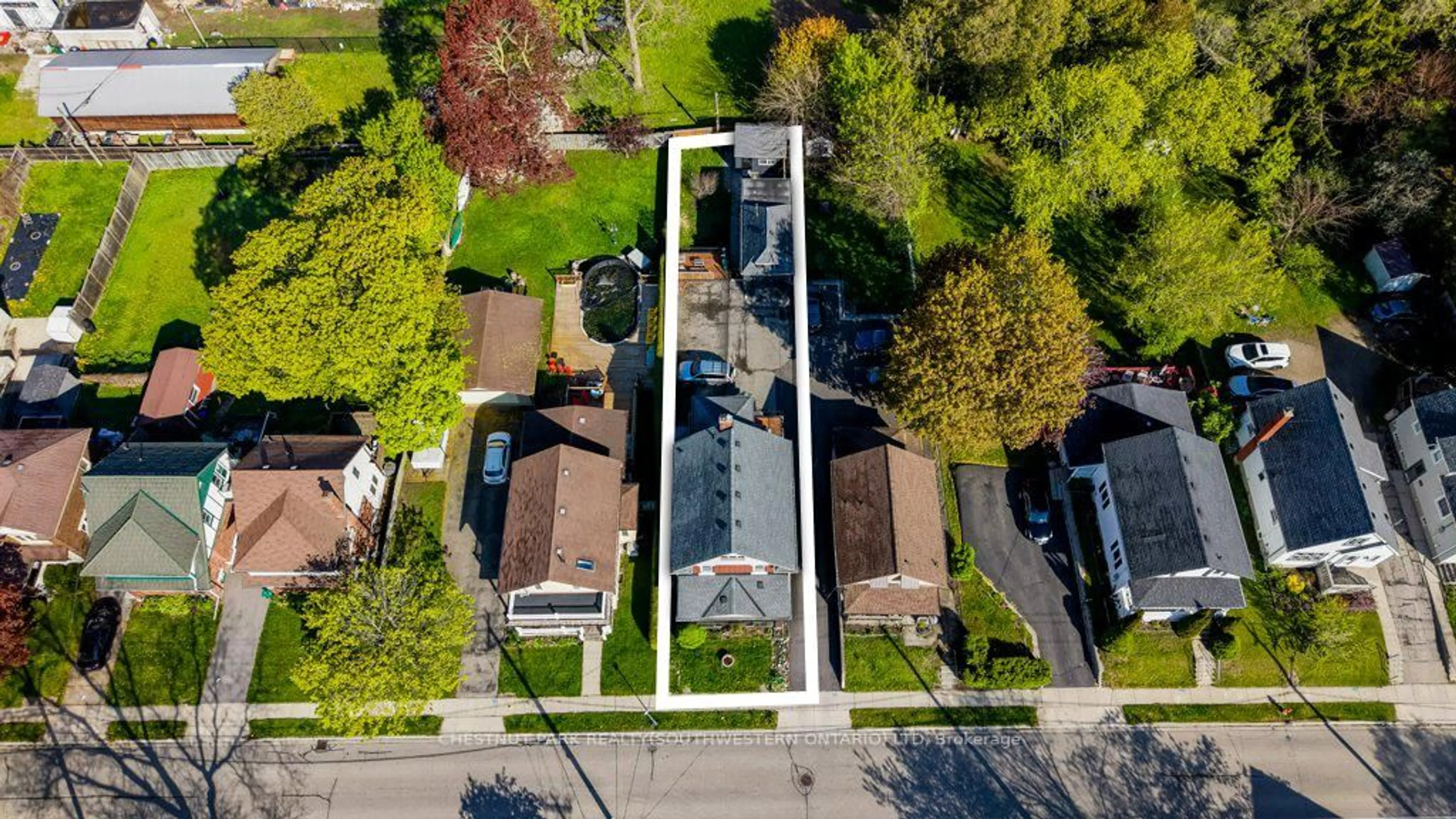 A pic from outside/outdoor area/front of a property/back of a property/a pic from drone, street for 46 Cherry St, Kitchener Ontario N2G 2C6