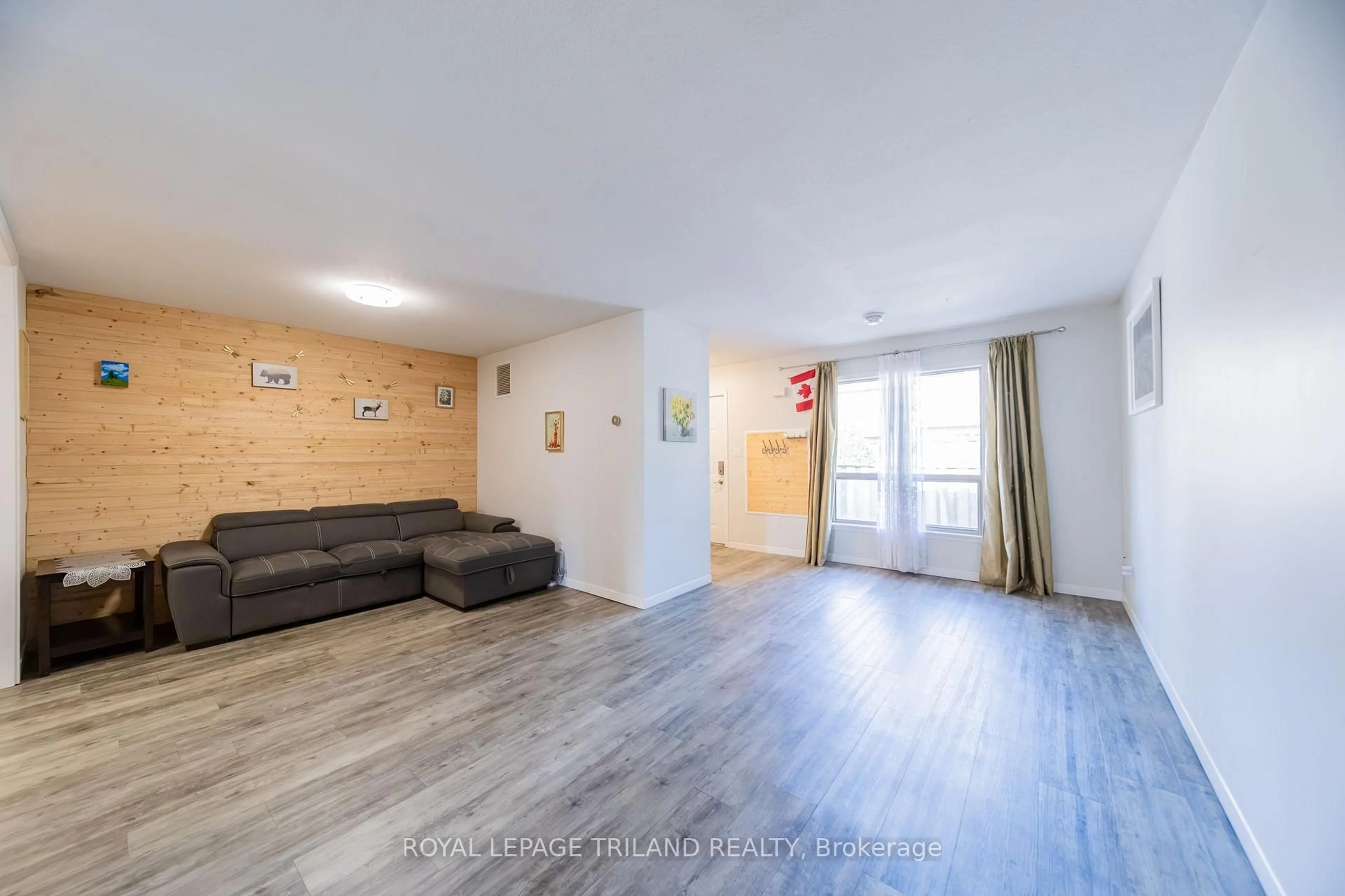 A pic of a room for 8 OAK St #5, Lambton Shores Ontario N0M 1T0