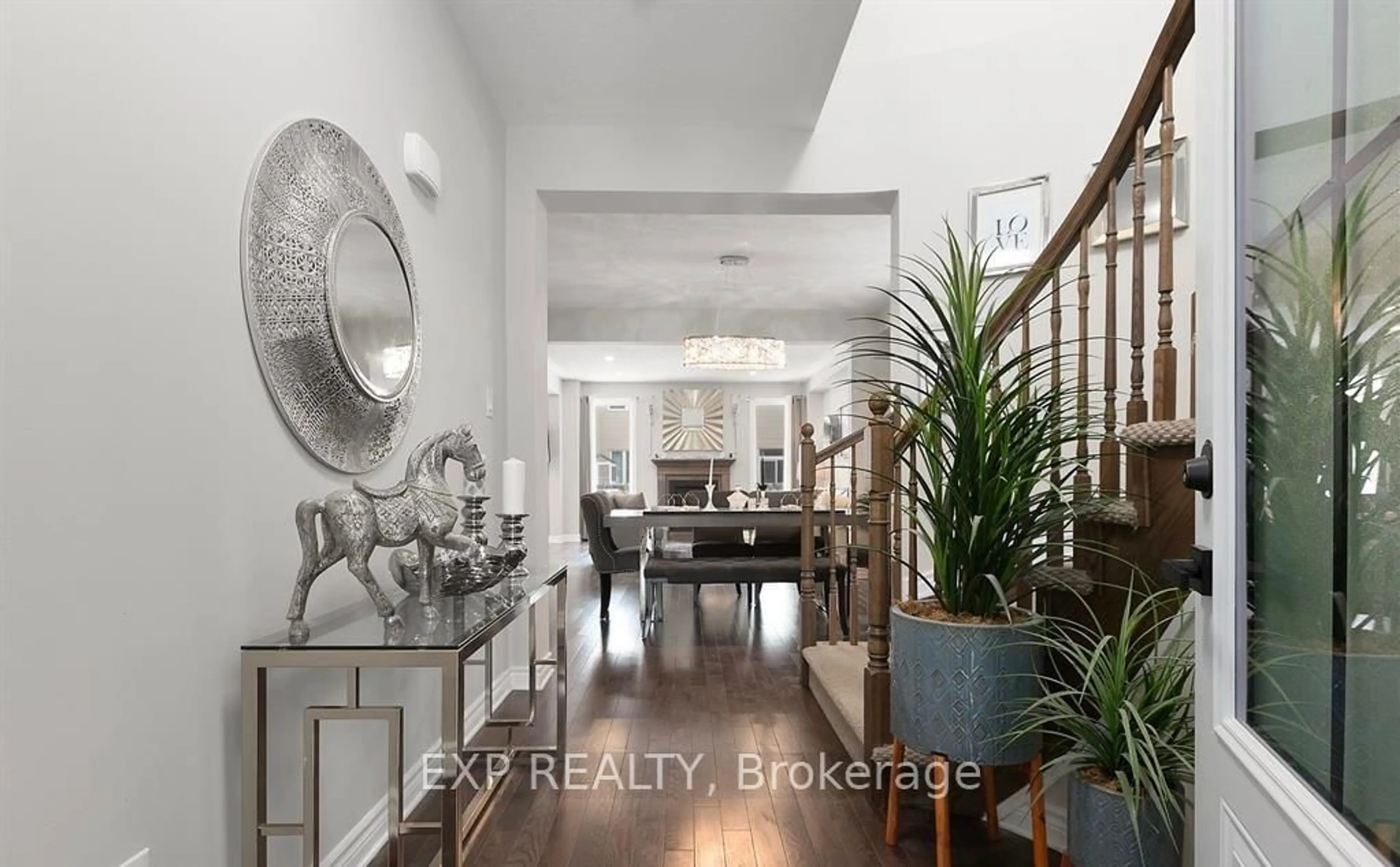 Indoor entryway for 12 Knockaderry Cres, Ottawa Ontario K2C 3H2