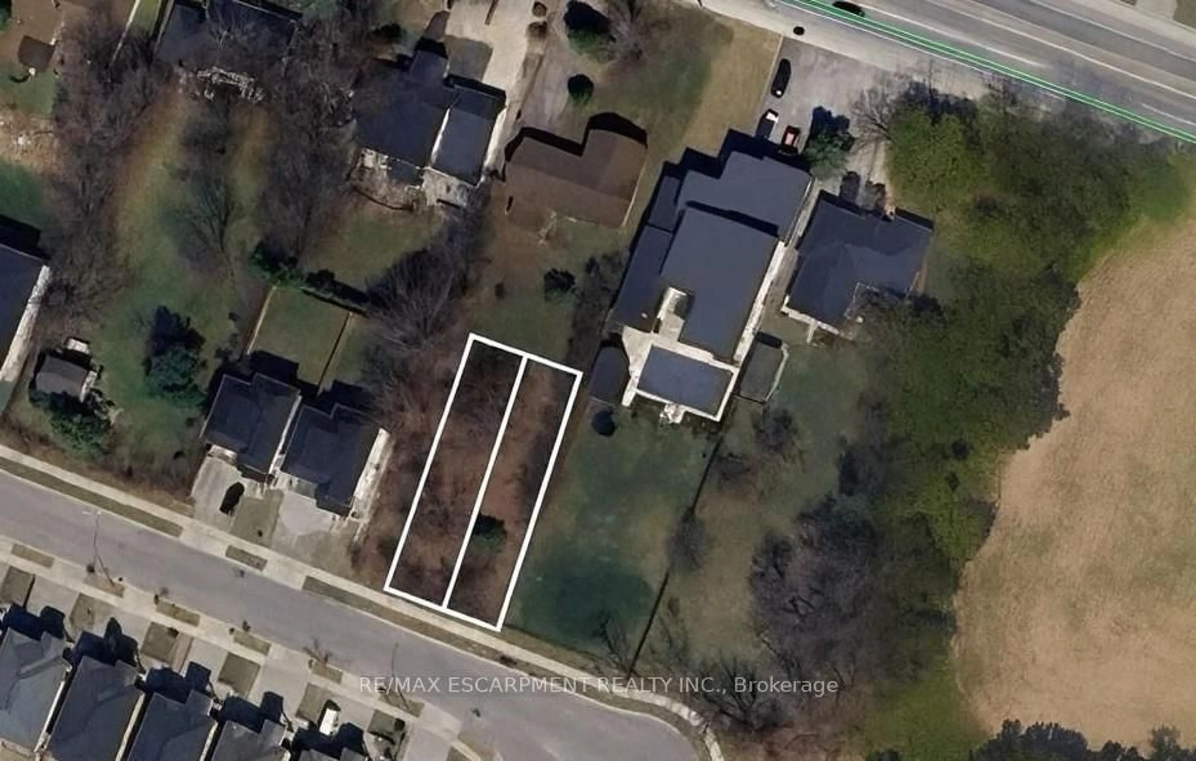 A pic from outside/outdoor area/front of a property/back of a property/a pic from drone, street for 55 Cielo Crt, Hamilton Ontario L9B 0J1