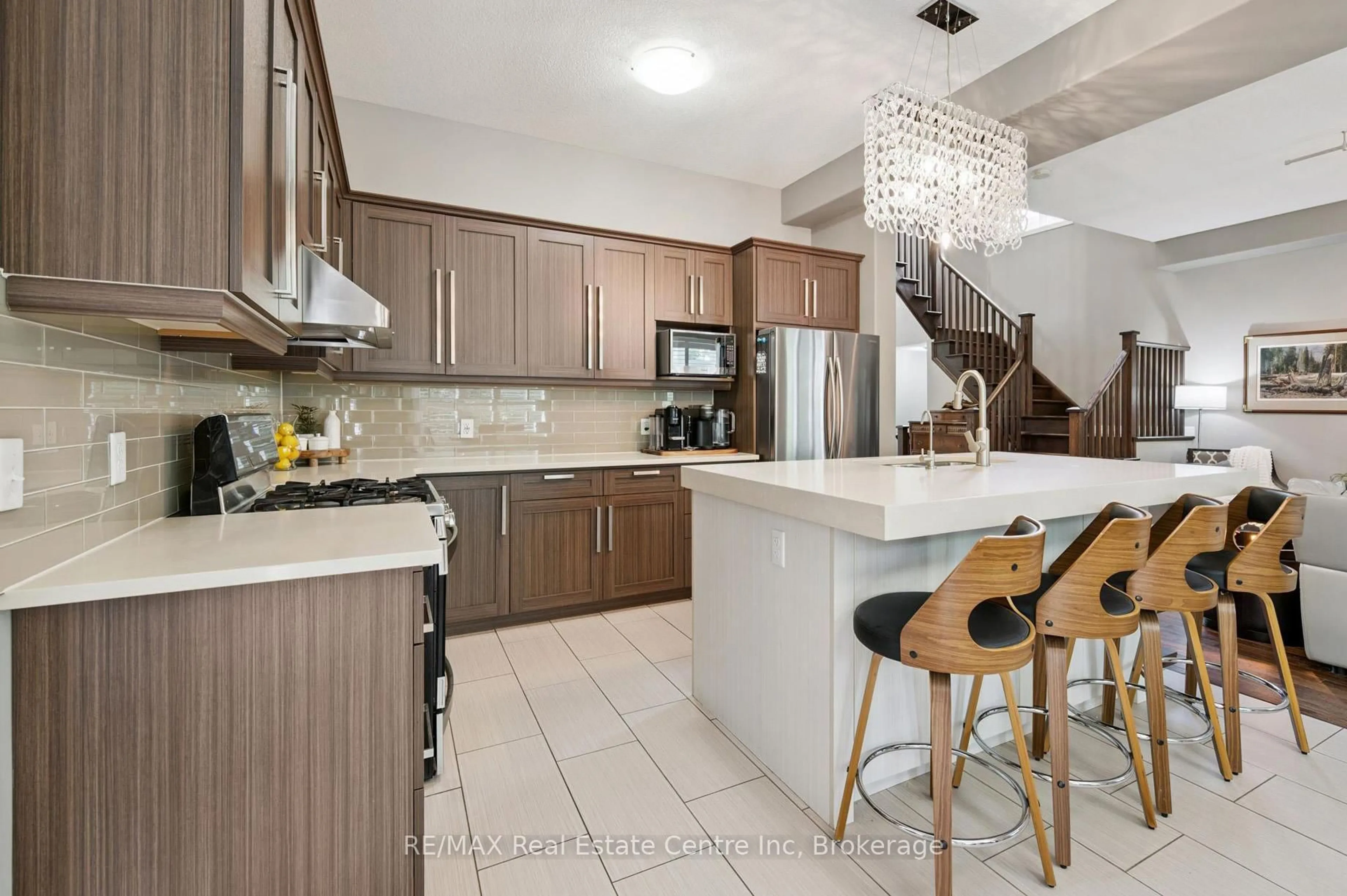 Open concept kitchen, ceramic/tile floor for 196 Maple Bush Dr, Cambridge Ontario N1T 0B7