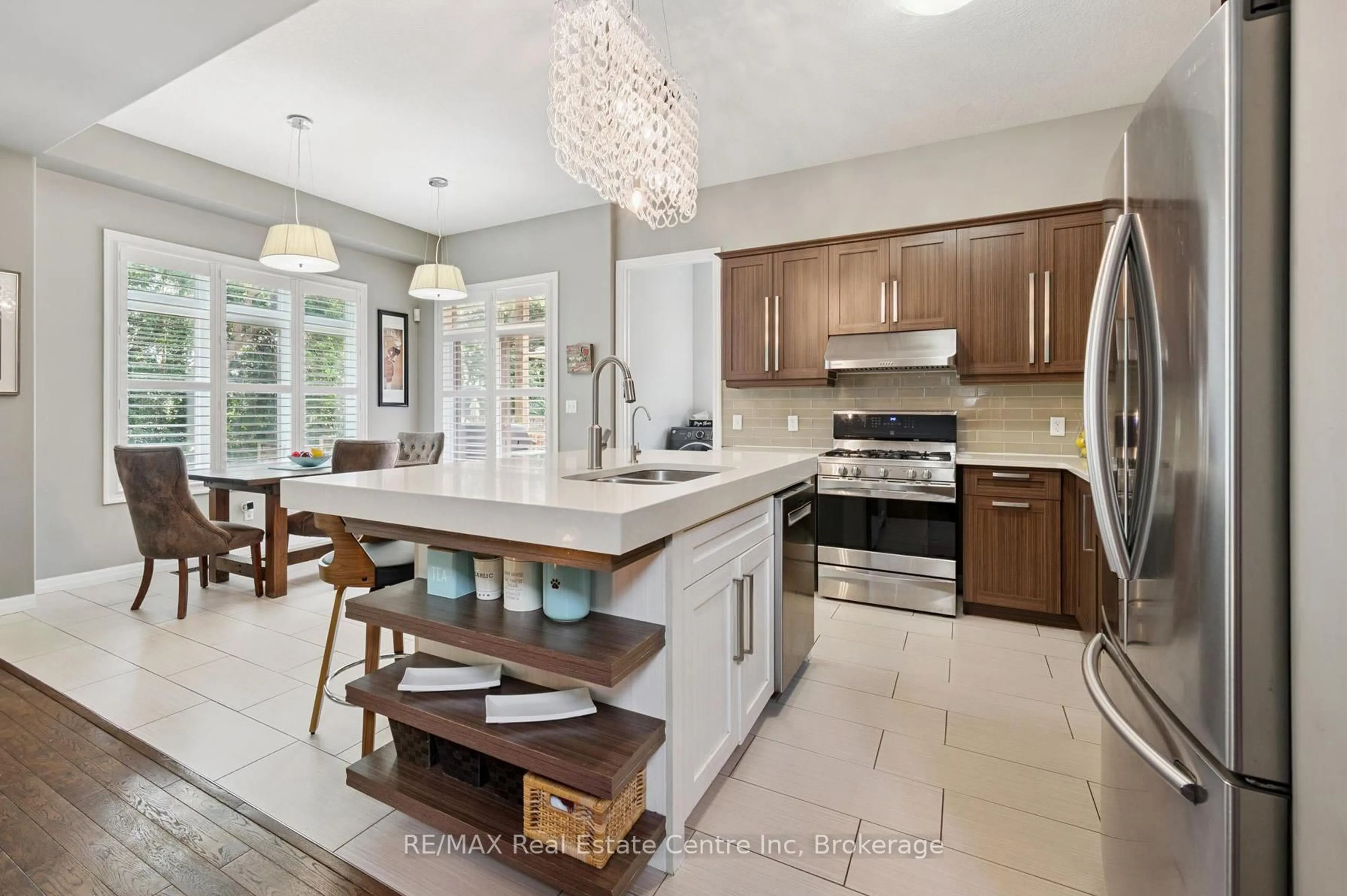 Open concept kitchen, ceramic/tile floor for 196 Maple Bush Dr, Cambridge Ontario N1T 0B7