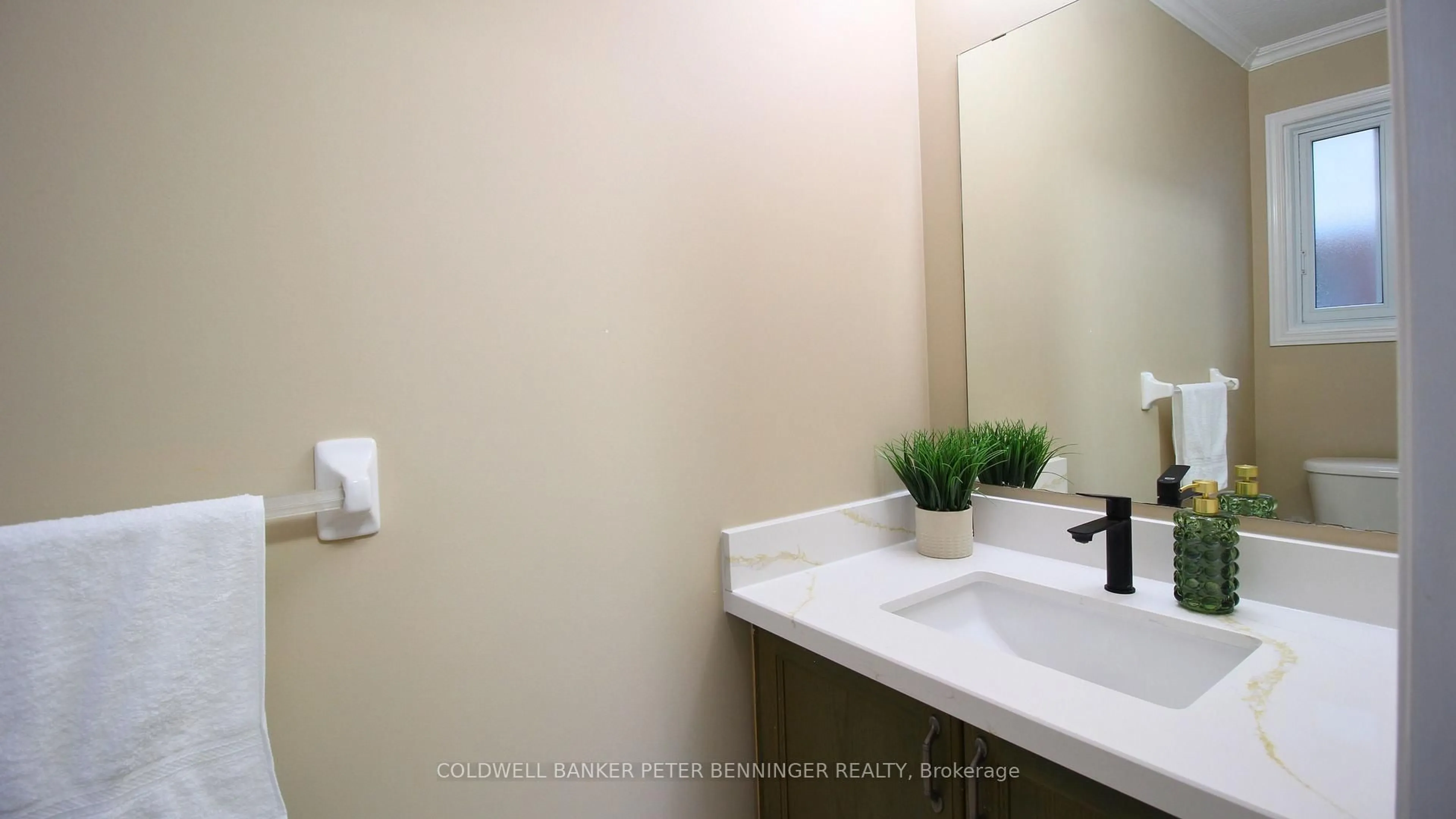 Standard bathroom, ceramic/tile floor for 1133 Copper Leaf Cres, Kitchener Ontario N2E 3W5