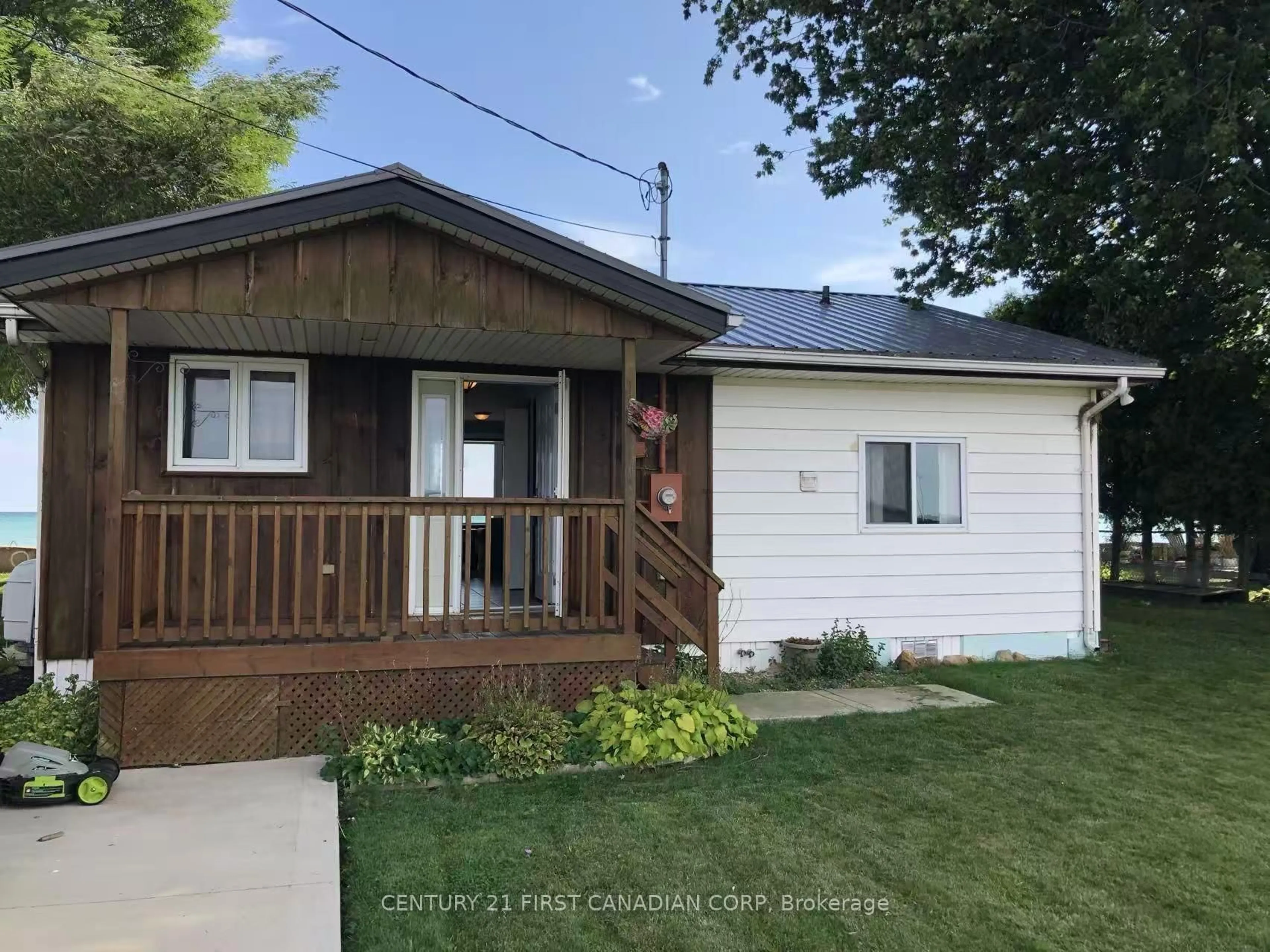 A pic from outside/outdoor area/front of a property/back of a property/a pic from drone, street for 18008 Erie Shore Dr, Chatham-Kent Ontario N0P 1A0