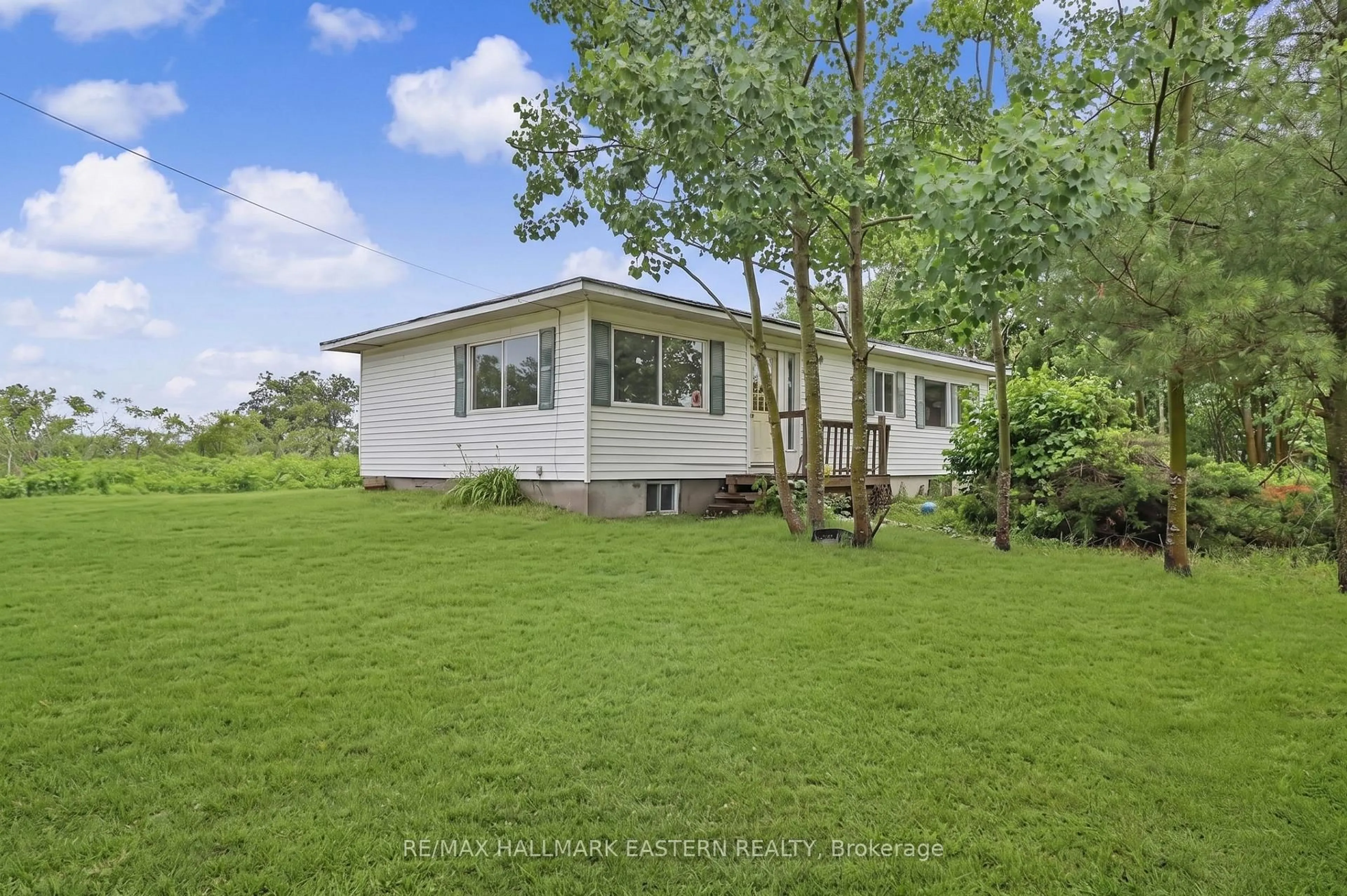A pic from outside/outdoor area/front of a property/back of a property/a pic from drone, water/lake/river/ocean view for 2260 Buckhorn Rd, Selwyn Ontario K0L 2H0