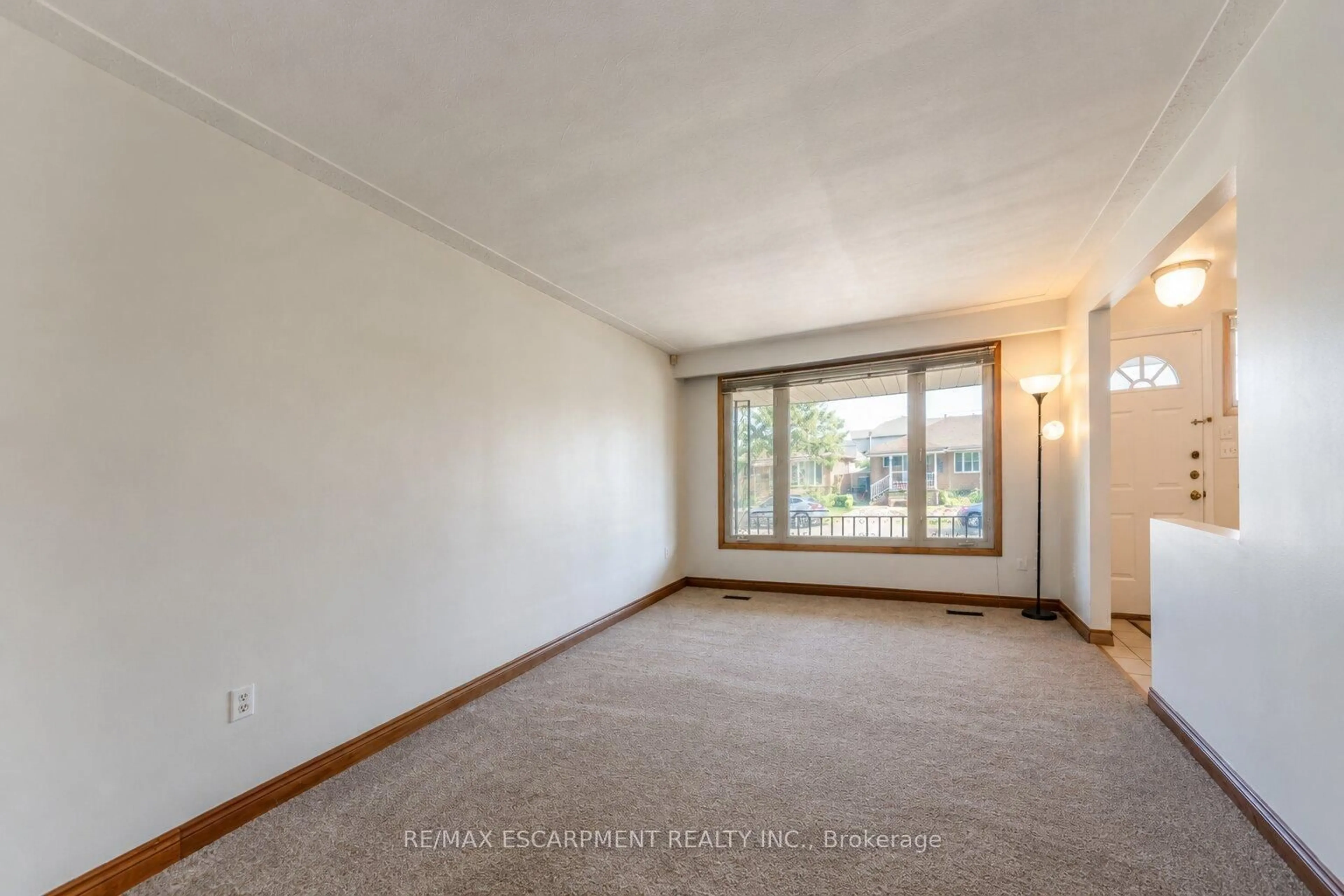 A pic of a room for 1894 Main St, Hamilton Ontario L8H 1G5
