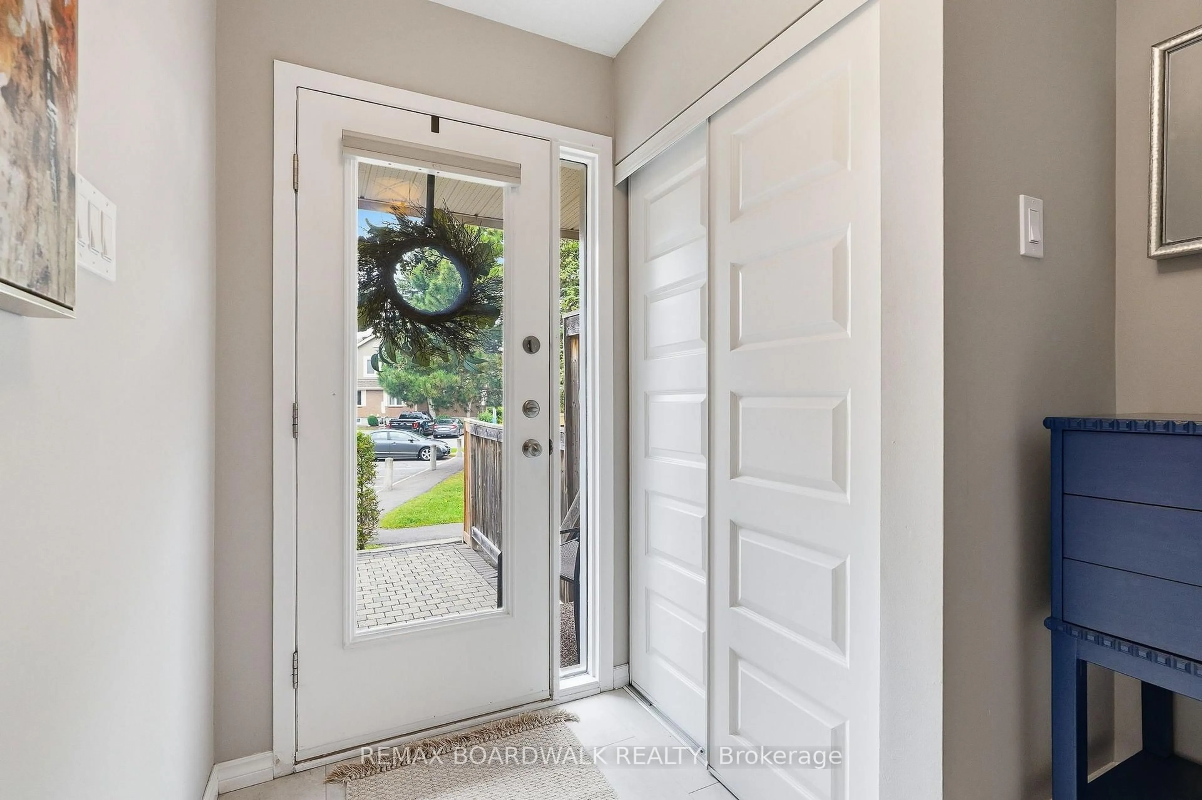 Indoor entryway for 1760 Cabaret Lane #209, Orleans Ontario K4A 2H1