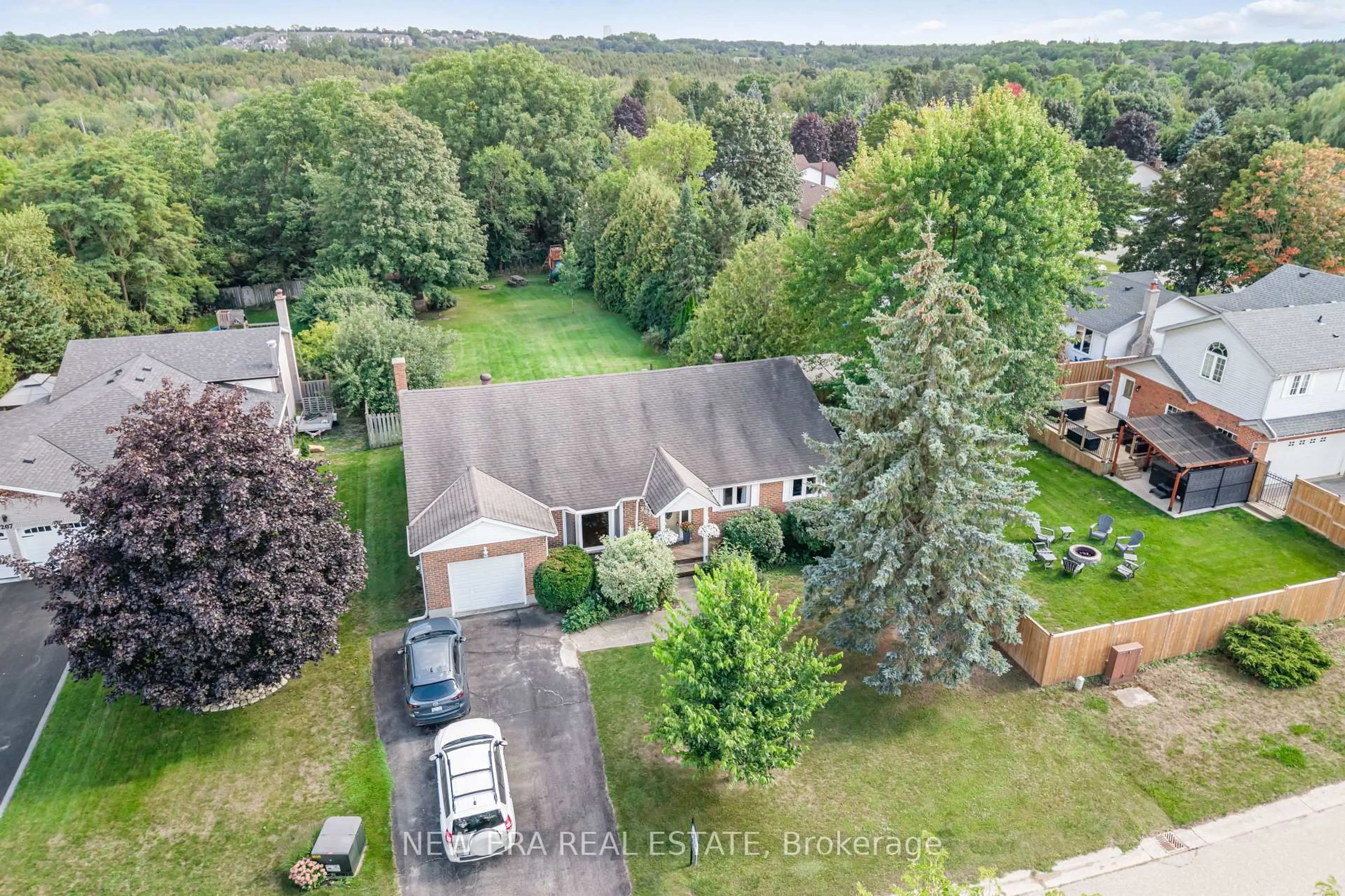 A pic from outside/outdoor area/front of a property/back of a property/a pic from drone, street for 205 Christie St, Guelph/Eramosa Ontario N0B 2K0