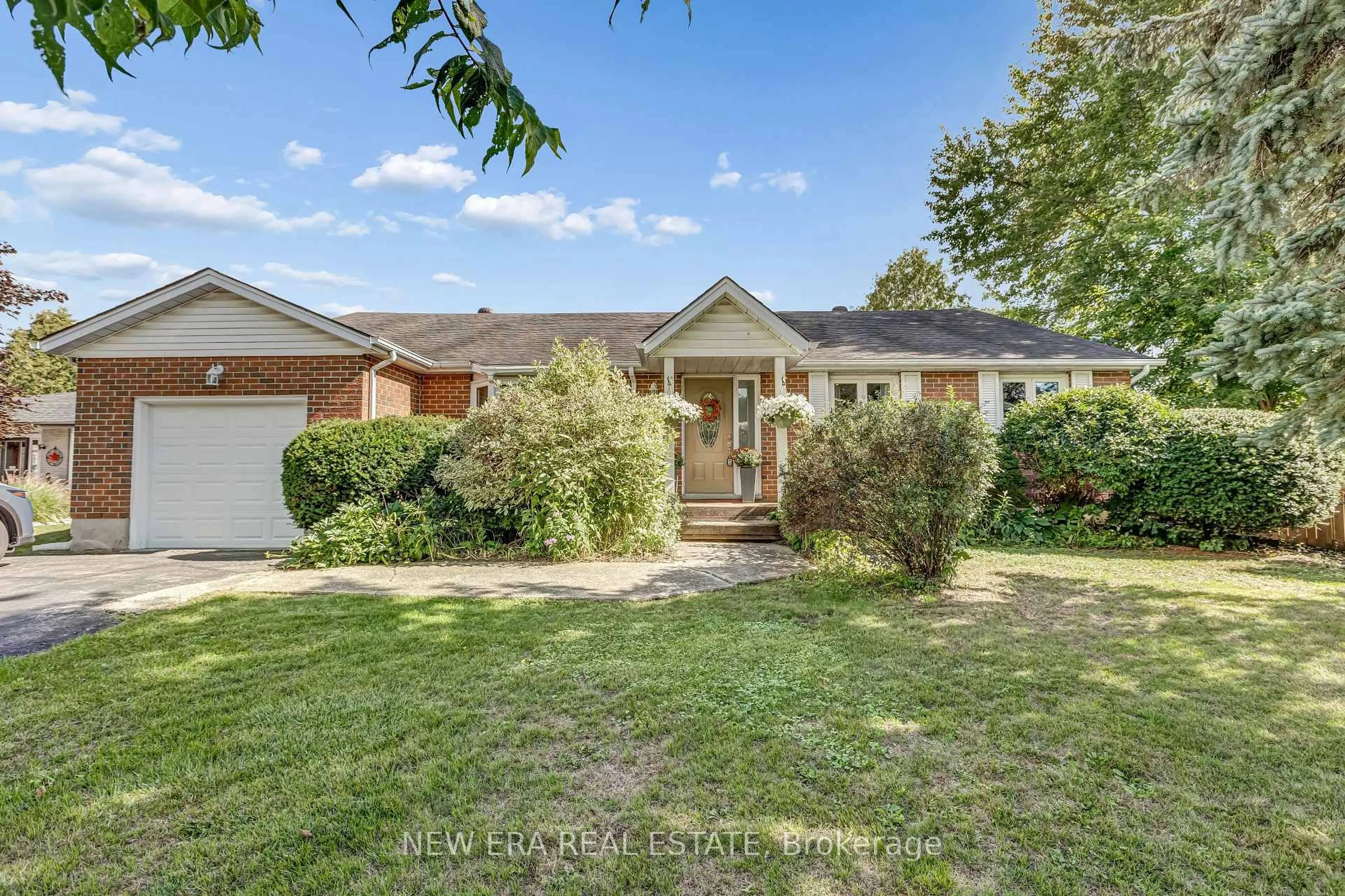 A pic from outside/outdoor area/front of a property/back of a property/a pic from drone, street for 205 Christie St, Guelph/Eramosa Ontario N0B 2K0