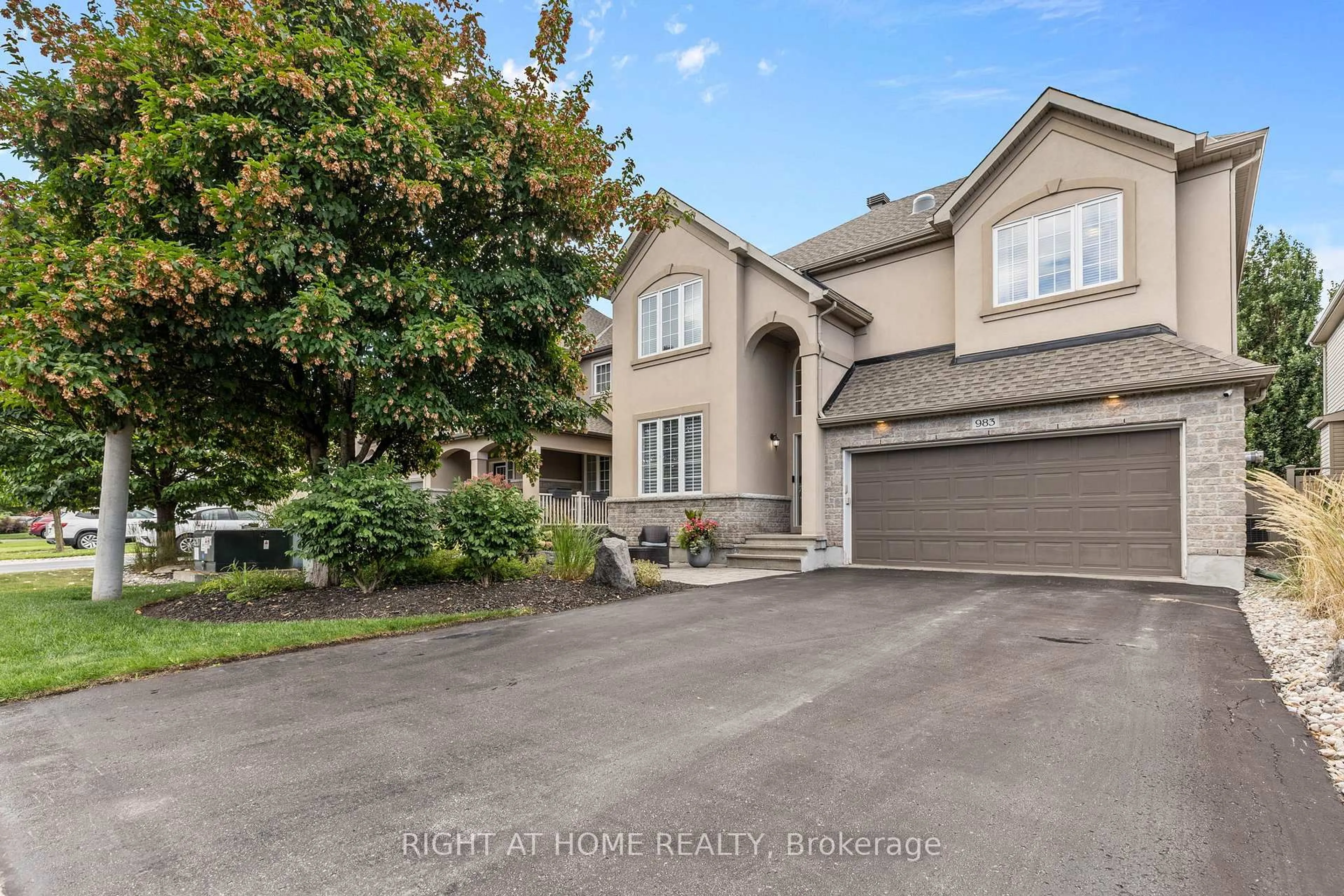 A pic from outside/outdoor area/front of a property/back of a property/a pic from drone, street for 983 Fieldfair Way, Ottawa Ontario K4A 0E4