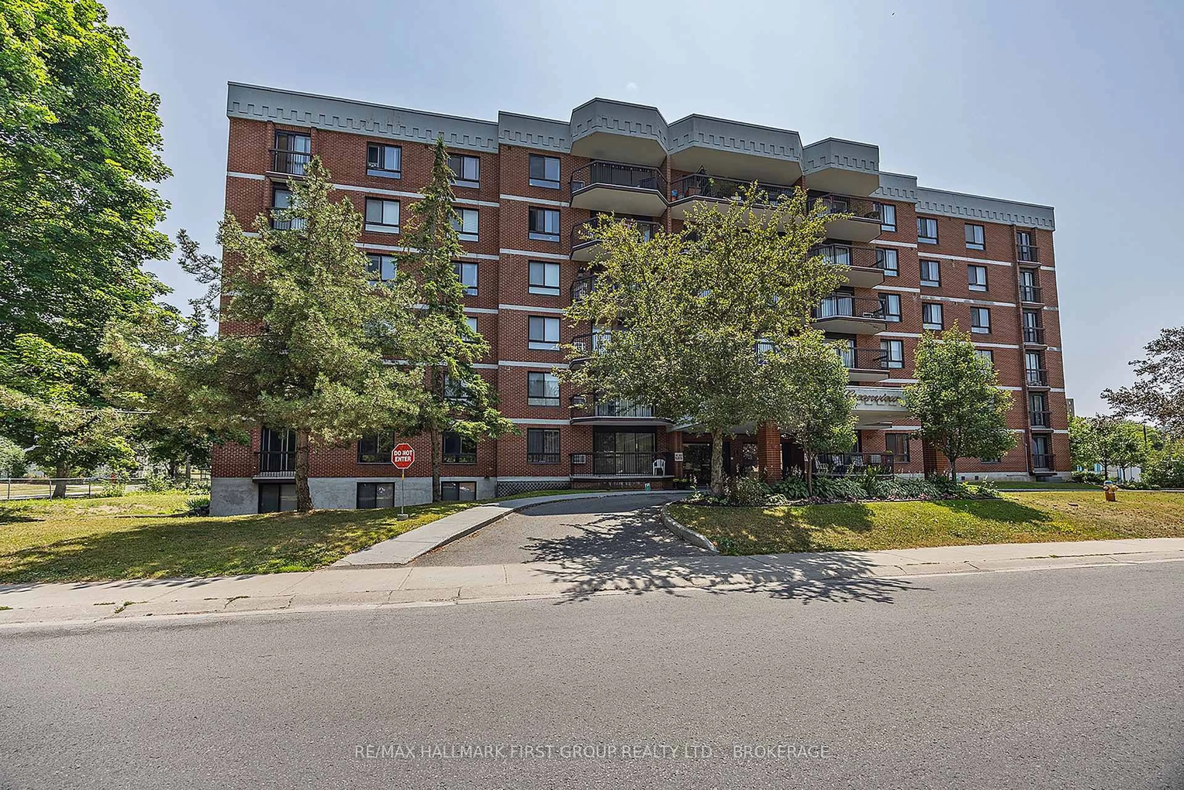 A pic from outside/outdoor area/front of a property/back of a property/a pic from drone, building for 14 Greenview Dr #204, Kingston Ontario K7M 7T5