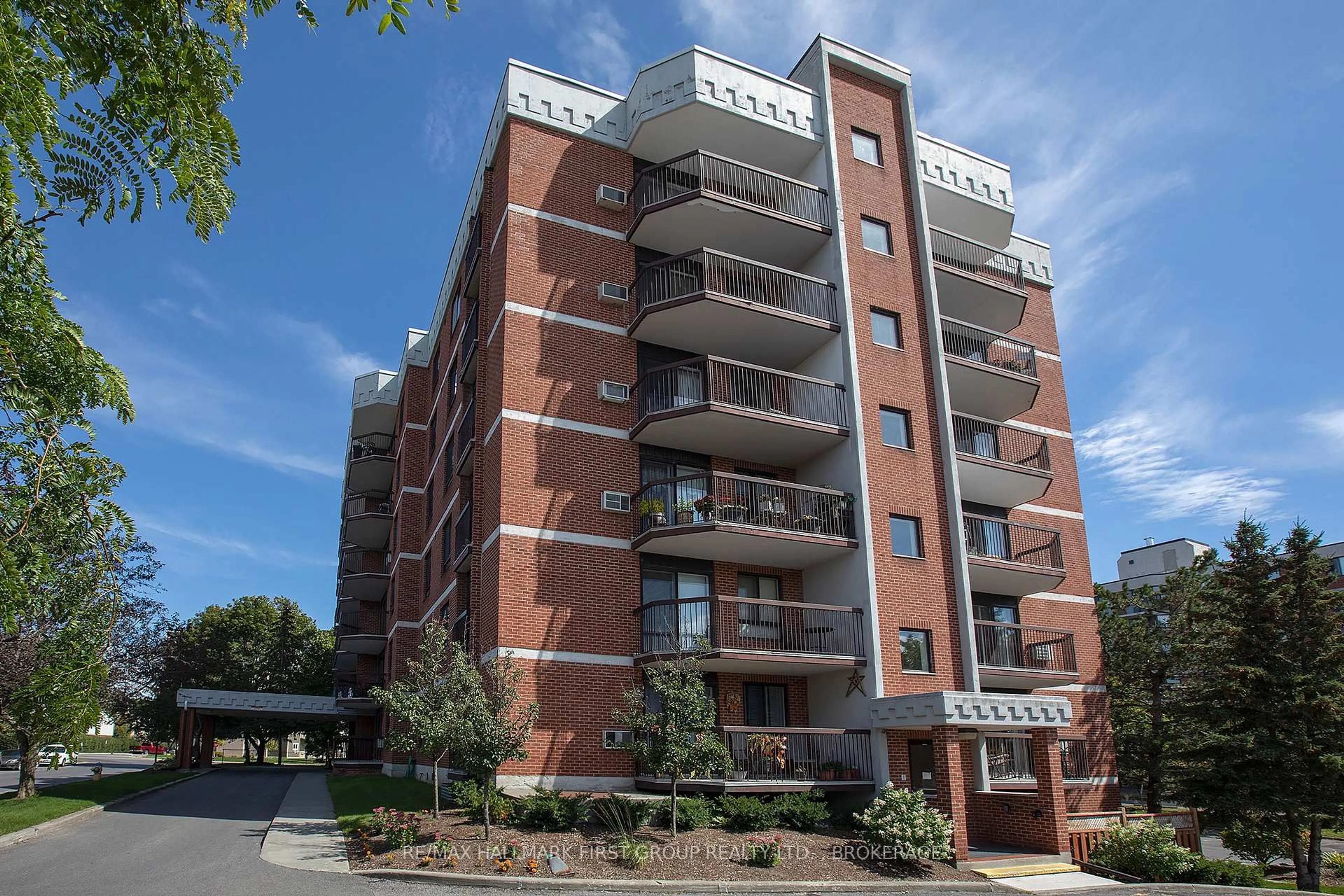 Home with brick exterior material, building for 14 Greenview Dr #204, Kingston Ontario K7M 7T5