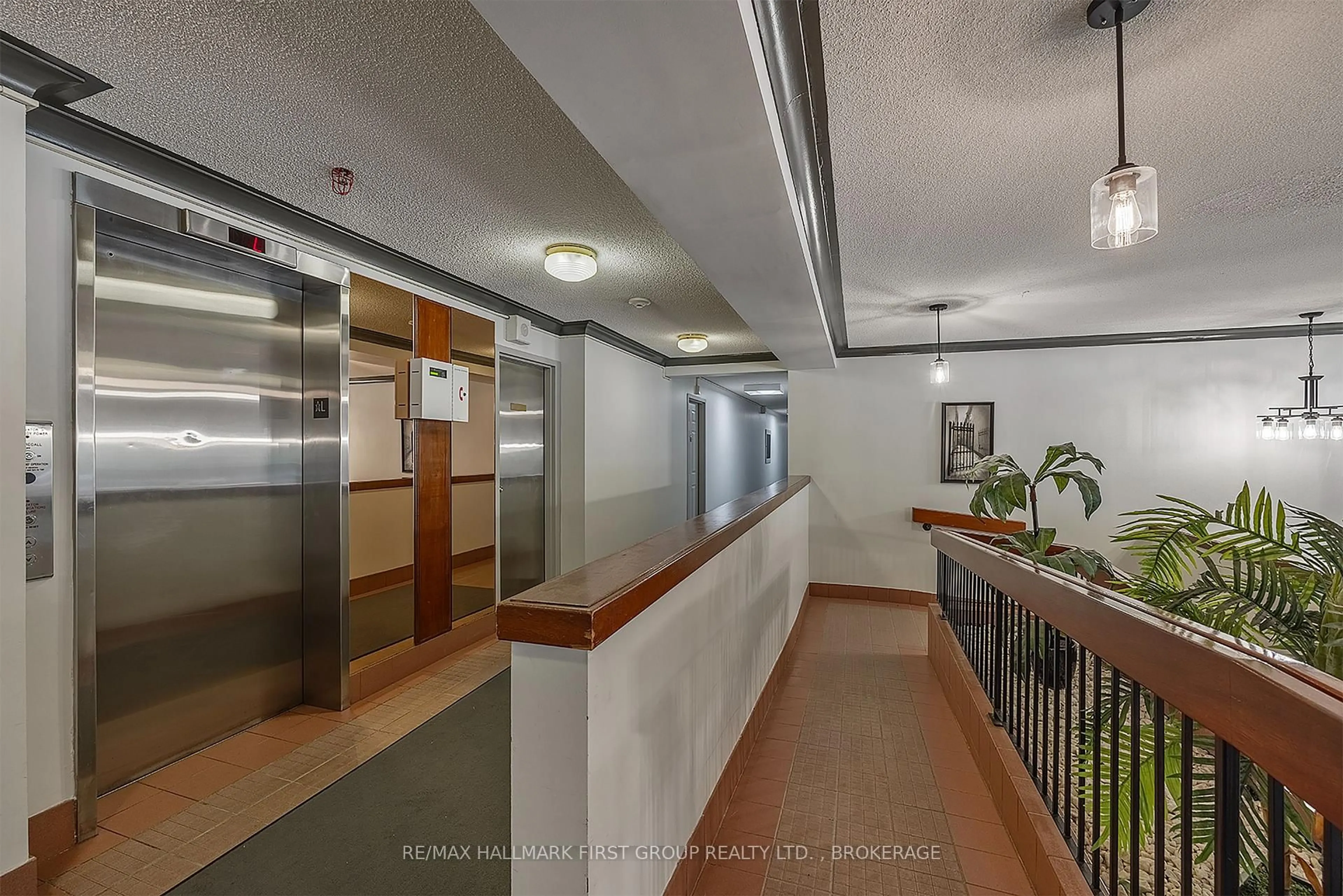 Indoor foyer for 14 Greenview Dr #204, Kingston Ontario K7M 7T5