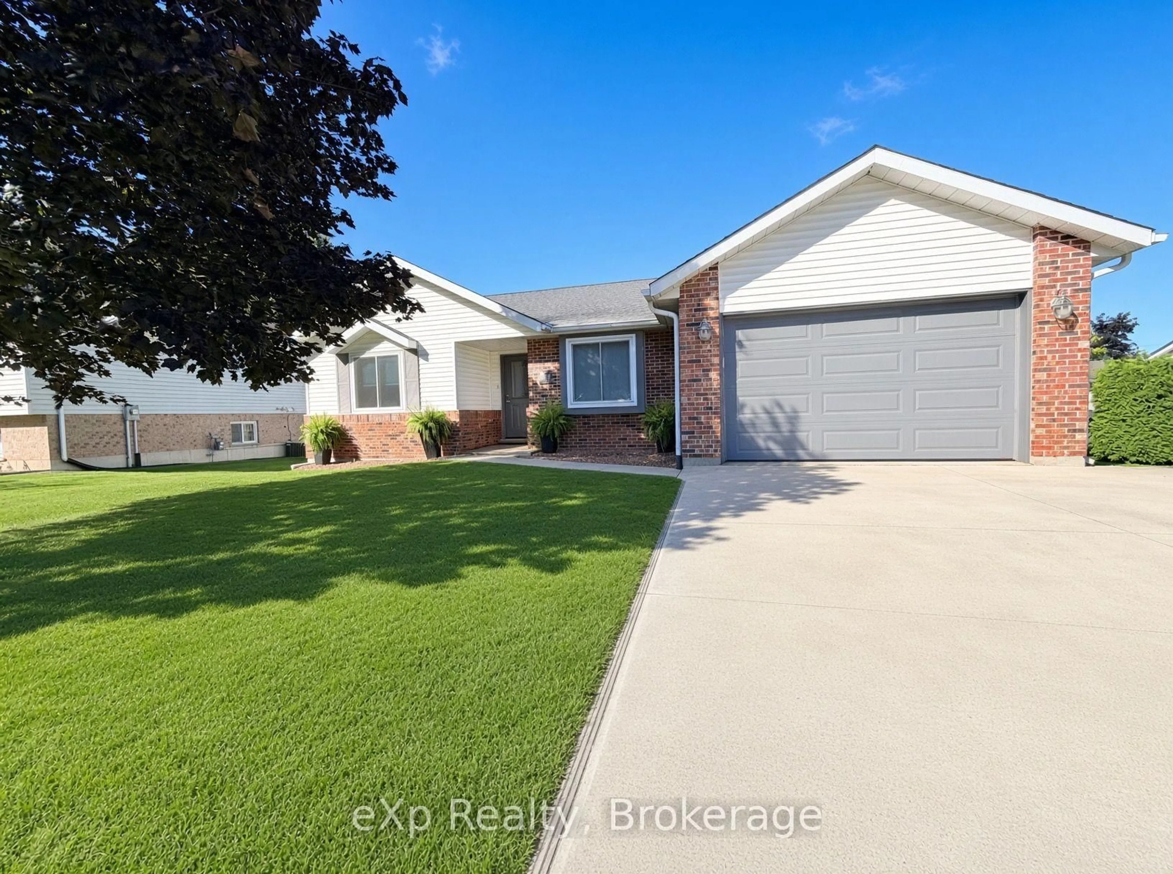 Home with vinyl exterior material, street for 23 Willow St, Brockton Ontario N0G 2V0