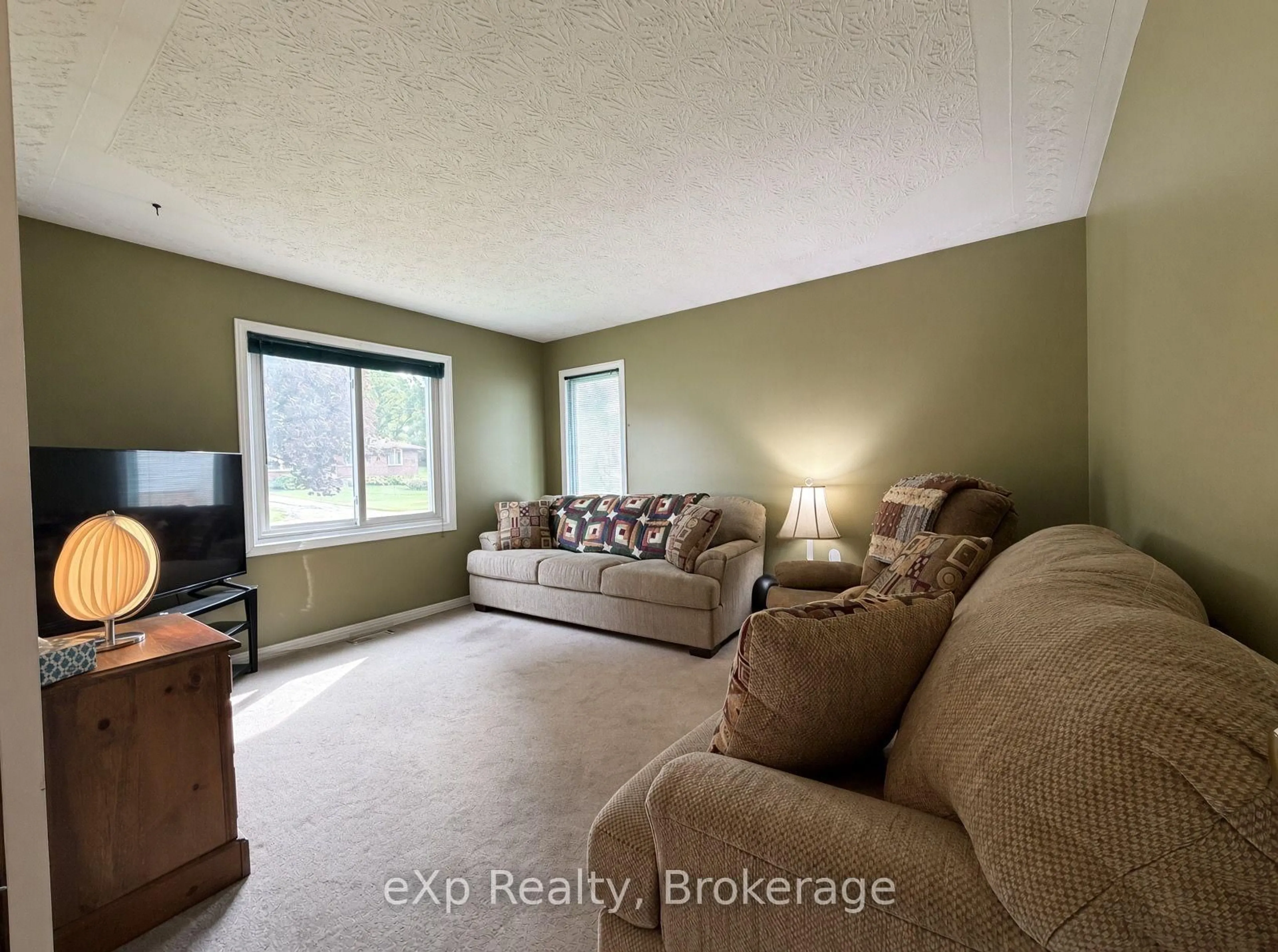 Living room with furniture, unknown for 23 Willow St, Brockton Ontario N0G 2V0
