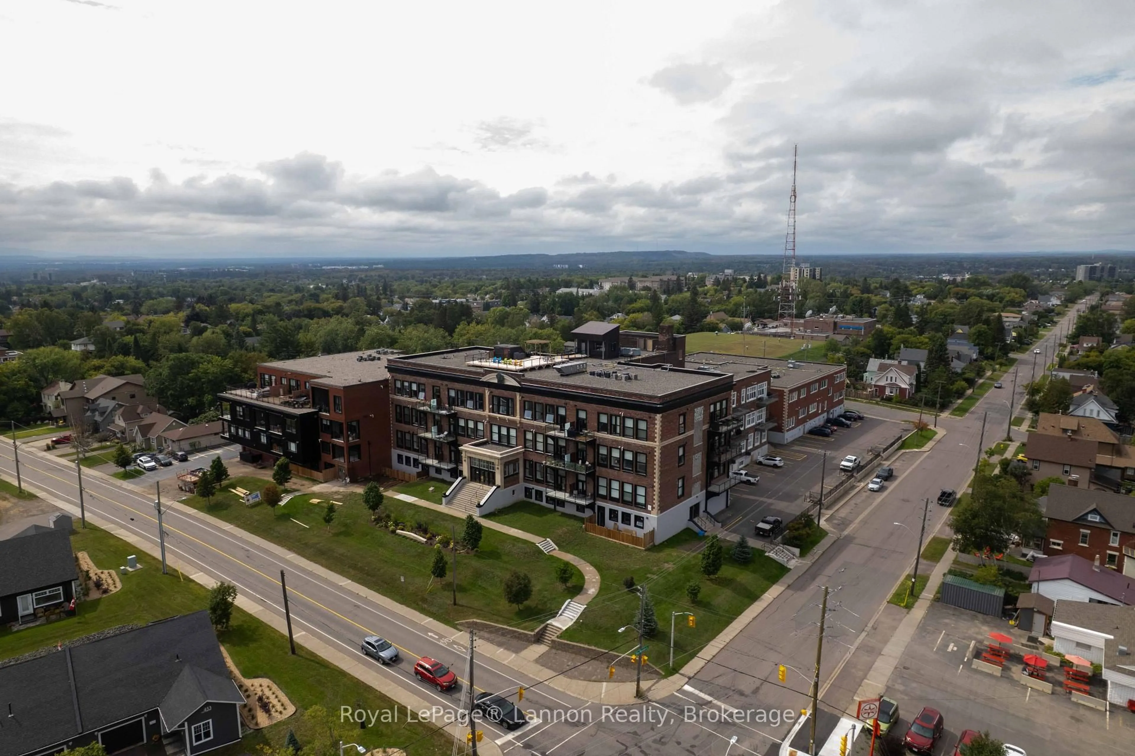 A pic from outside/outdoor area/front of a property/back of a property/a pic from drone, unknown for 96 HIGH St #3102, Thunder Bay Ontario P7B 4G7