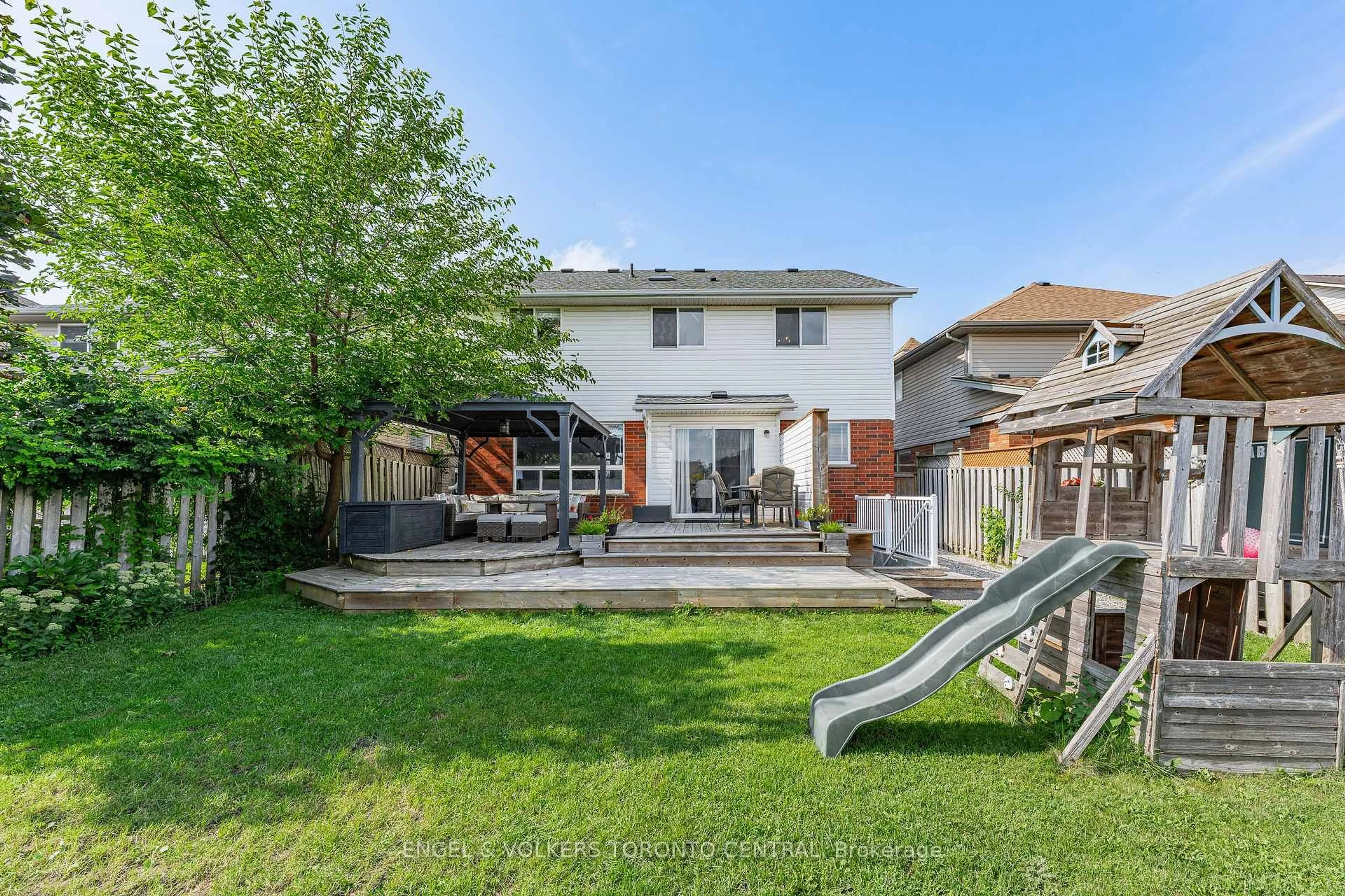 Patio, street for 43 Green Vista Dr, Cambridge Ontario N1T 1X7