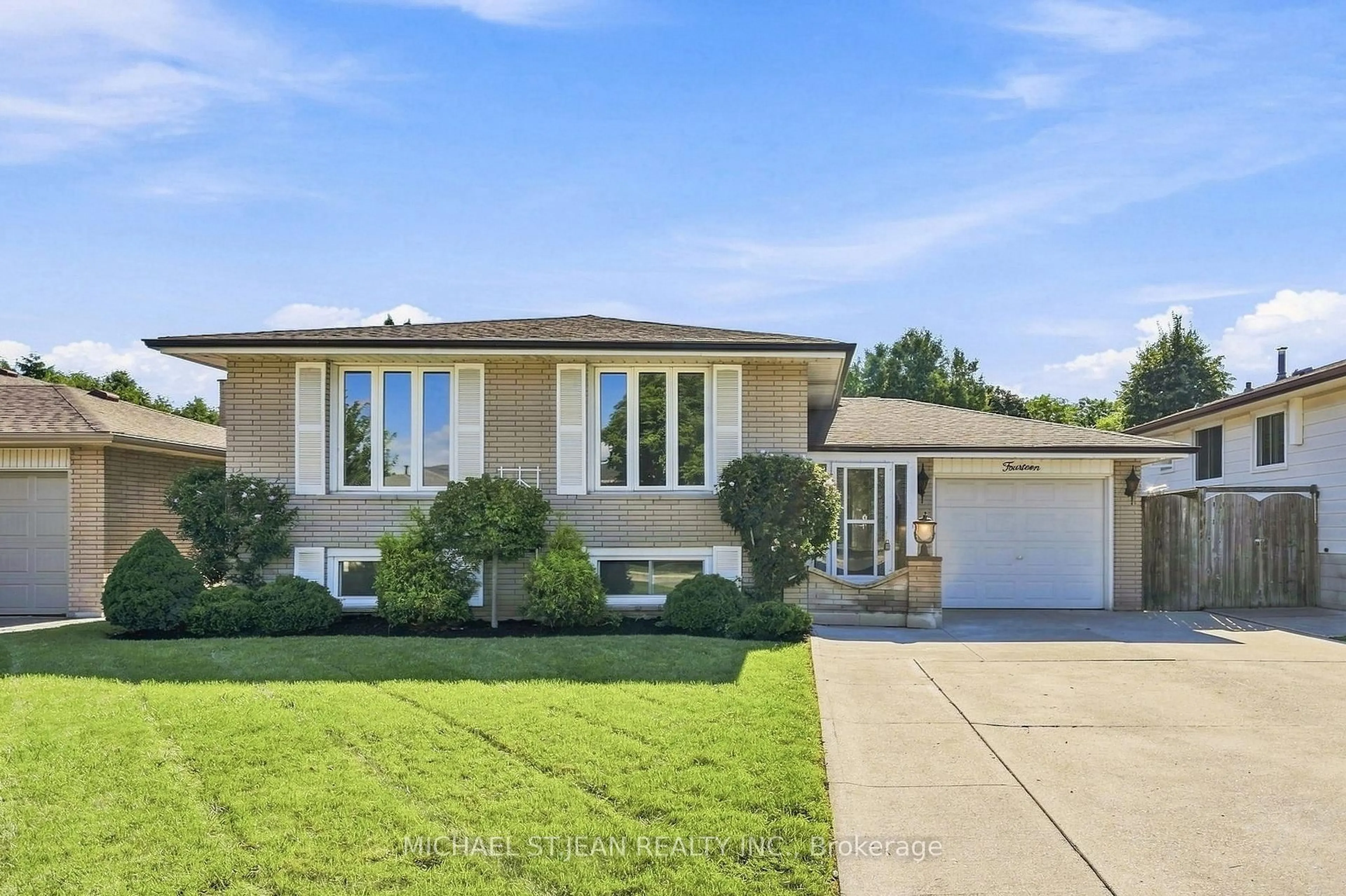 Home with vinyl exterior material, street for 14 Green Forest Dr, Hamilton Ontario L8G 3A7