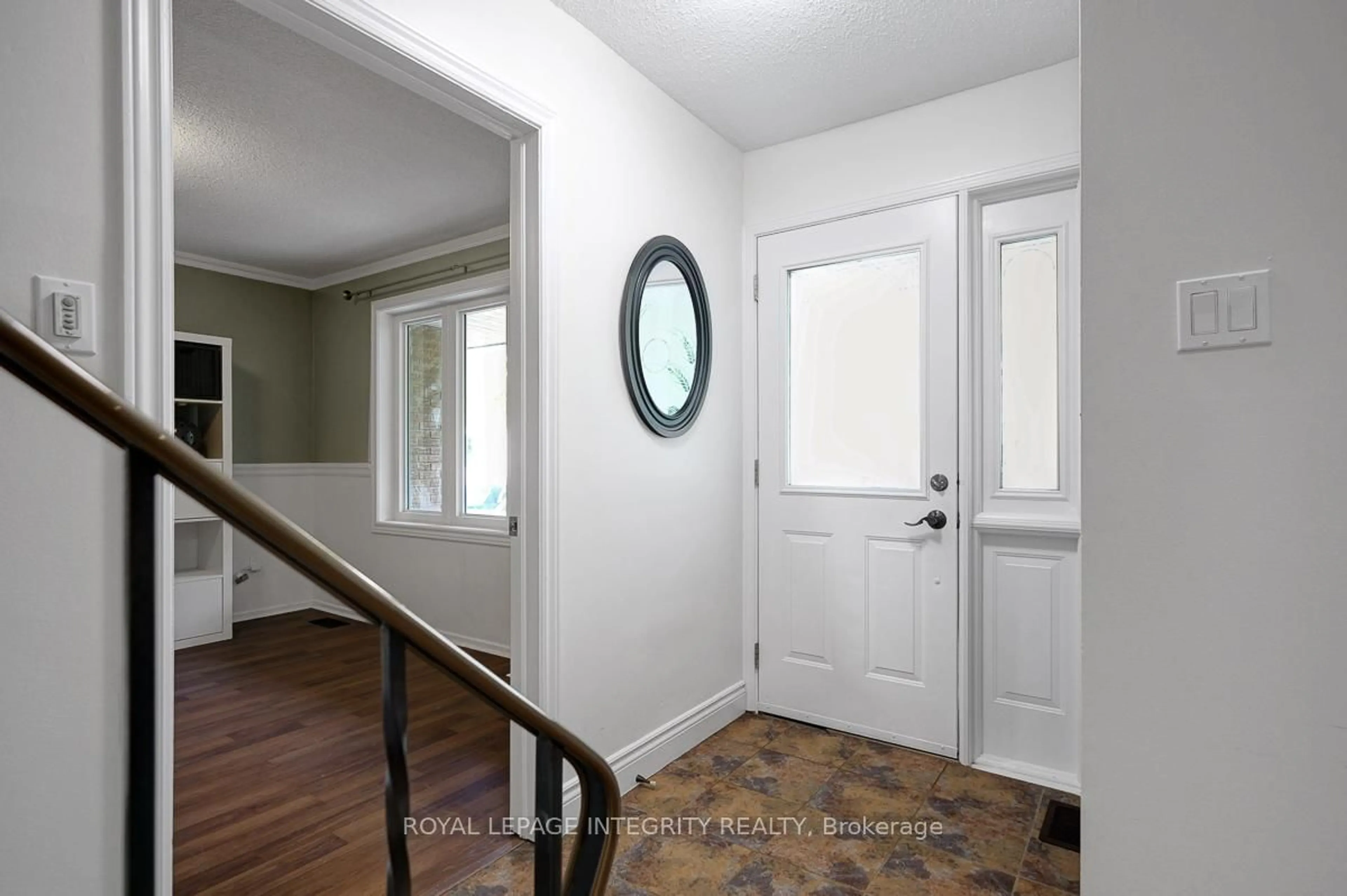 Indoor entryway for 2414 Mcgee Side Rd, Carp Ontario K0A 1L0