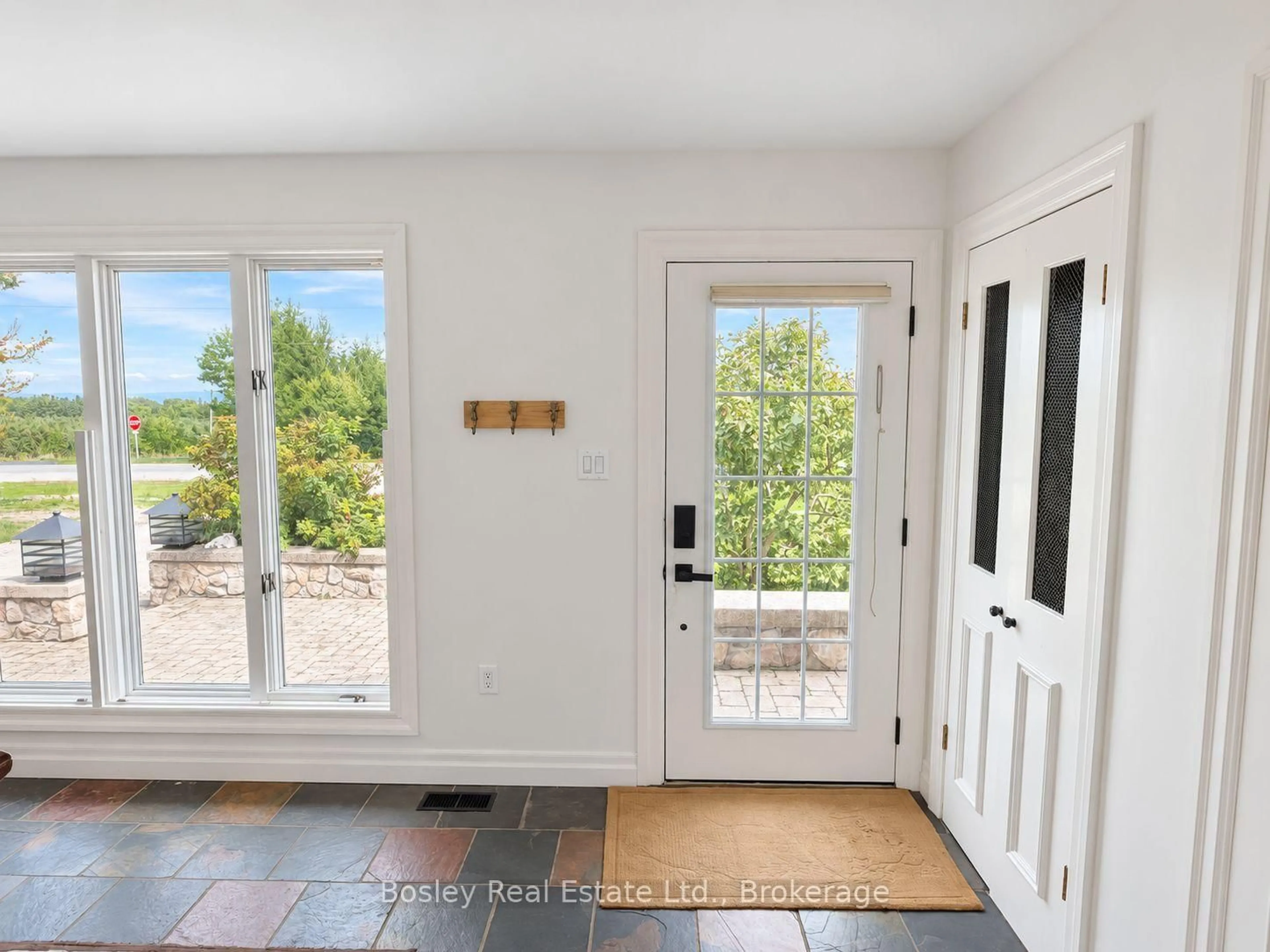 Indoor entryway for 357190 The Blue Mountain Meaford Townline, Meaford Ontario N0H 2P0