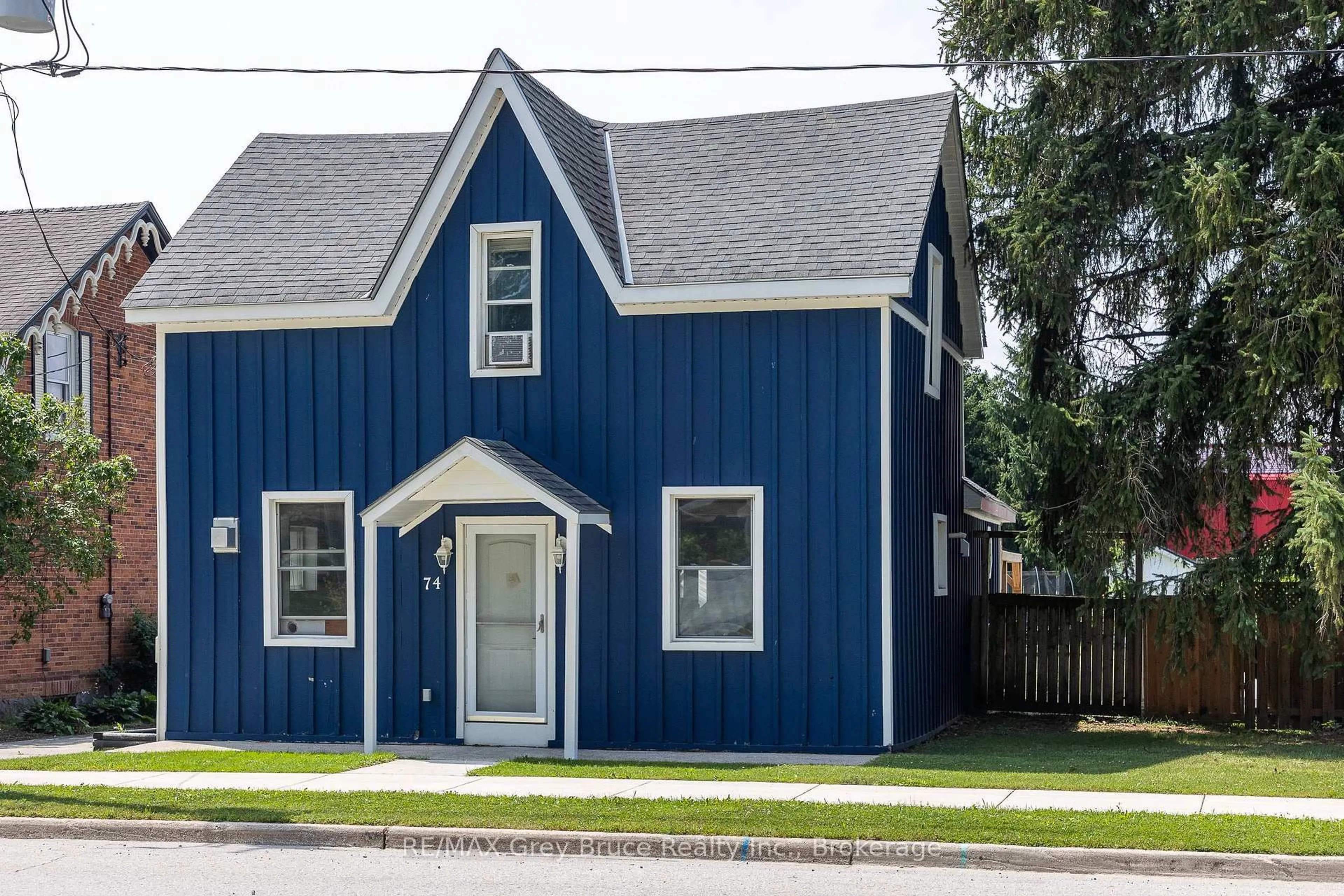 Home with vinyl exterior material, street for 74 Yonge St, Arran-Elderslie Ontario N0H 2N0