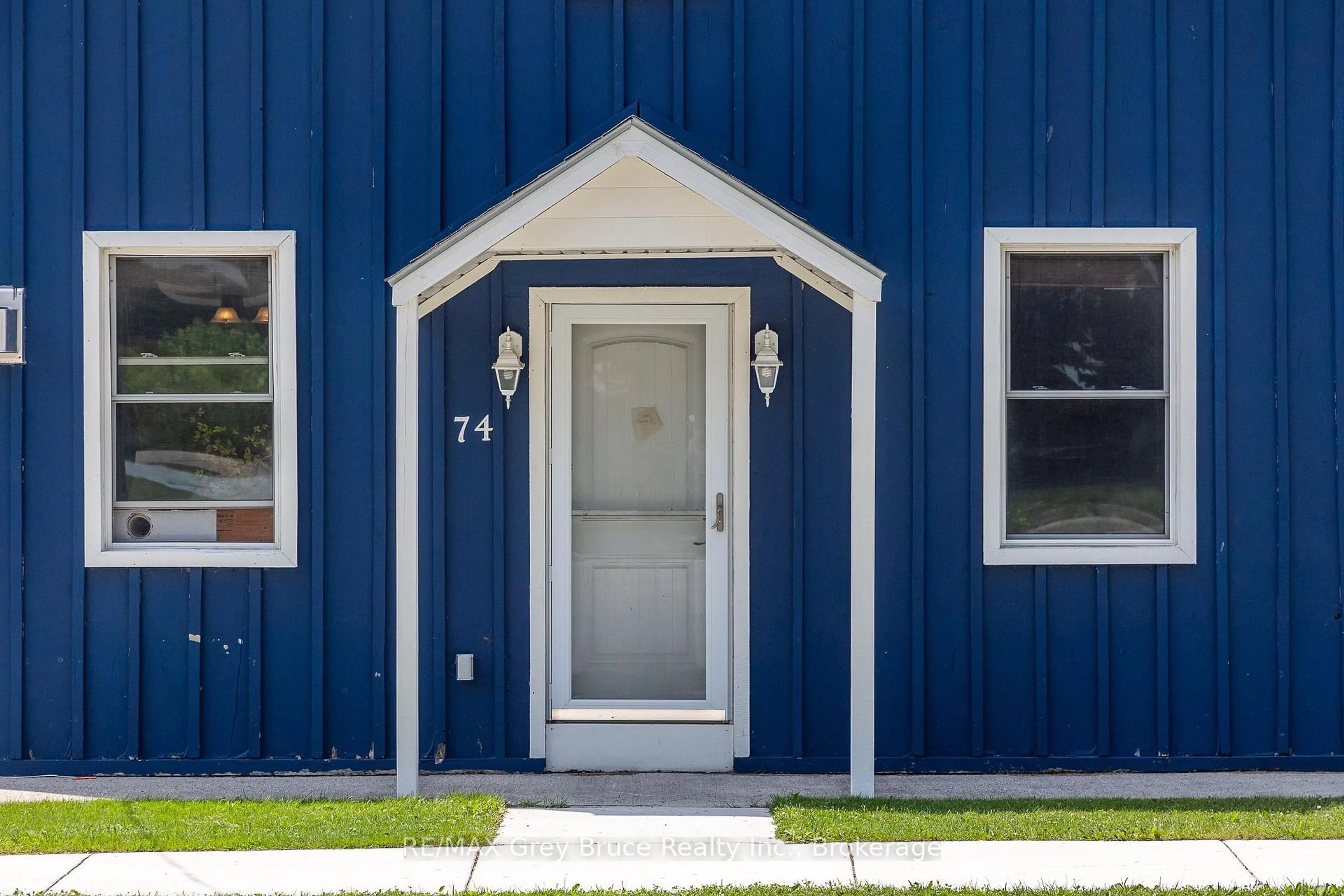 Home with vinyl exterior material, street for 74 Yonge St, Arran-Elderslie Ontario N0H 2N0