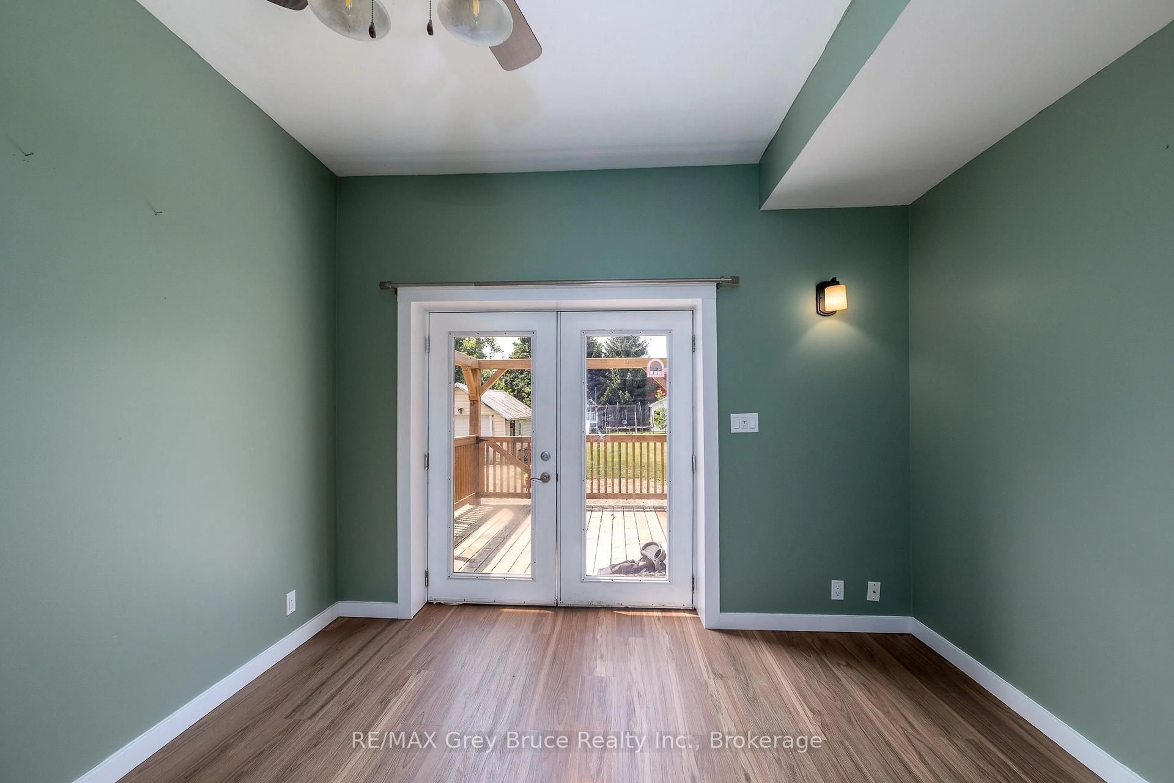 Indoor entryway for 74 Yonge St, Arran-Elderslie Ontario N0H 2N0