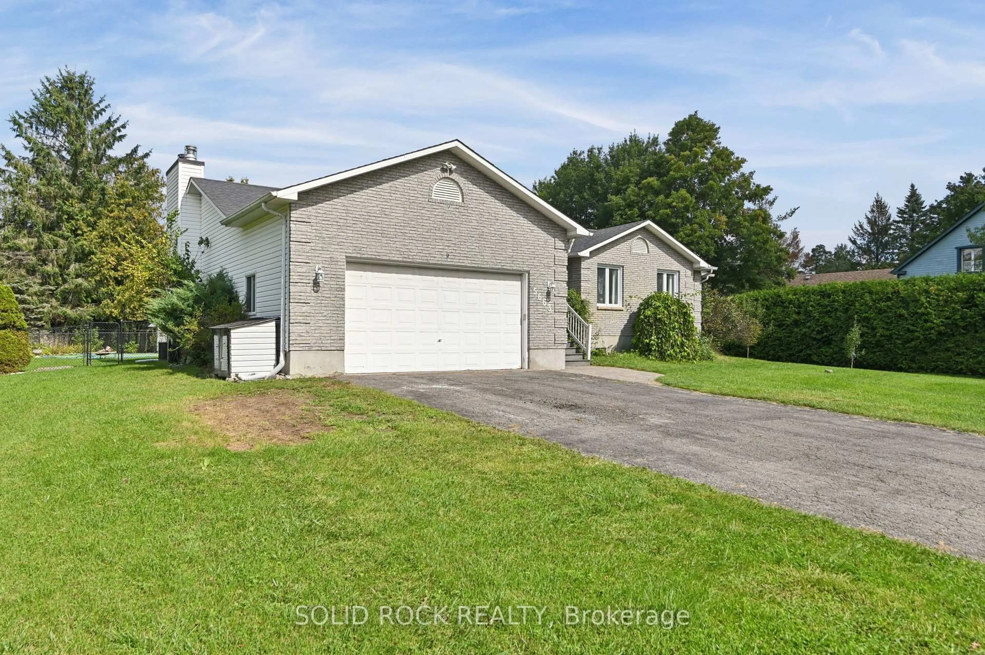 A pic from outside/outdoor area/front of a property/back of a property/a pic from drone, unknown for 5663 Ferdinand St, Osgoode Ontario K0A 2W0