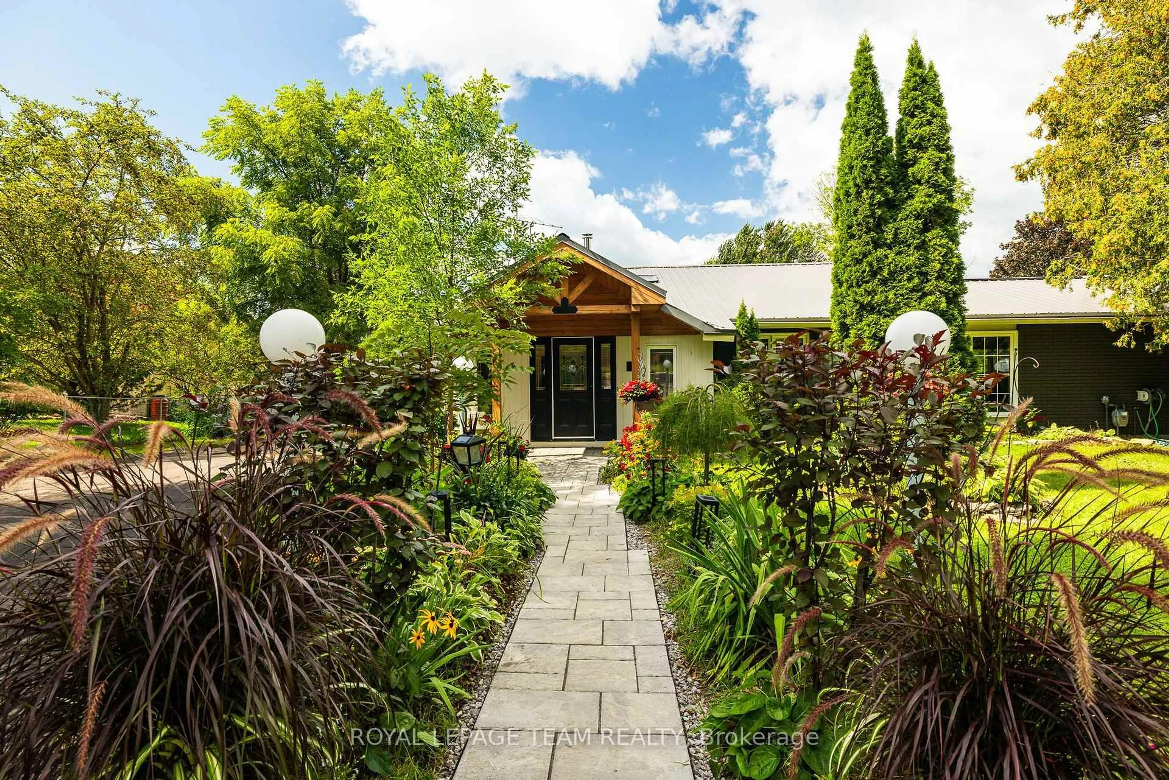 Patio, street for 301 County Rd 23 Rd, Merrickville-Wolford Ontario K0G 1N0