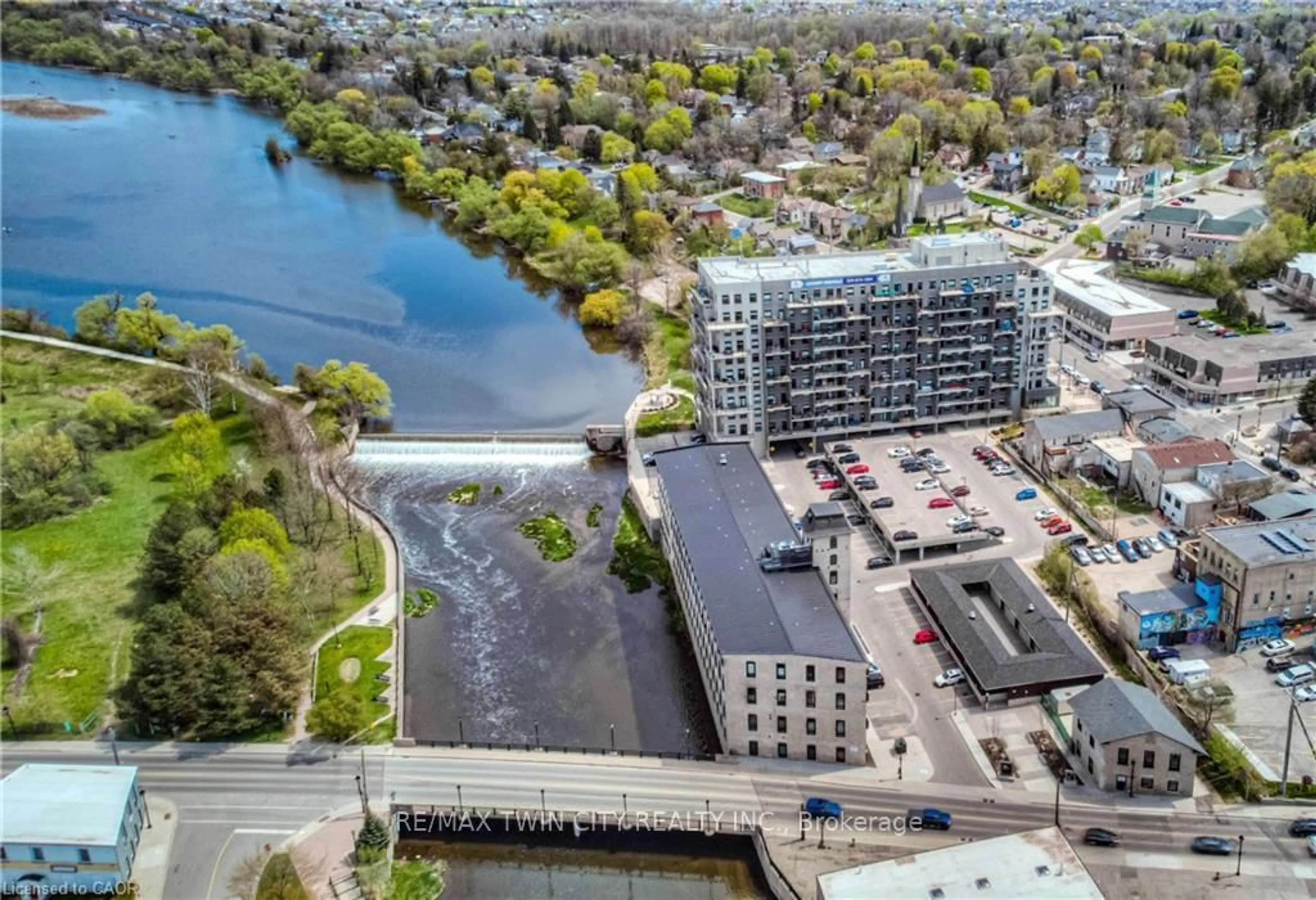 A pic from outside/outdoor area/front of a property/back of a property/a pic from drone, water/lake/river/ocean view for 19 GUELPH Ave #201, Cambridge Ontario N3C 1A2