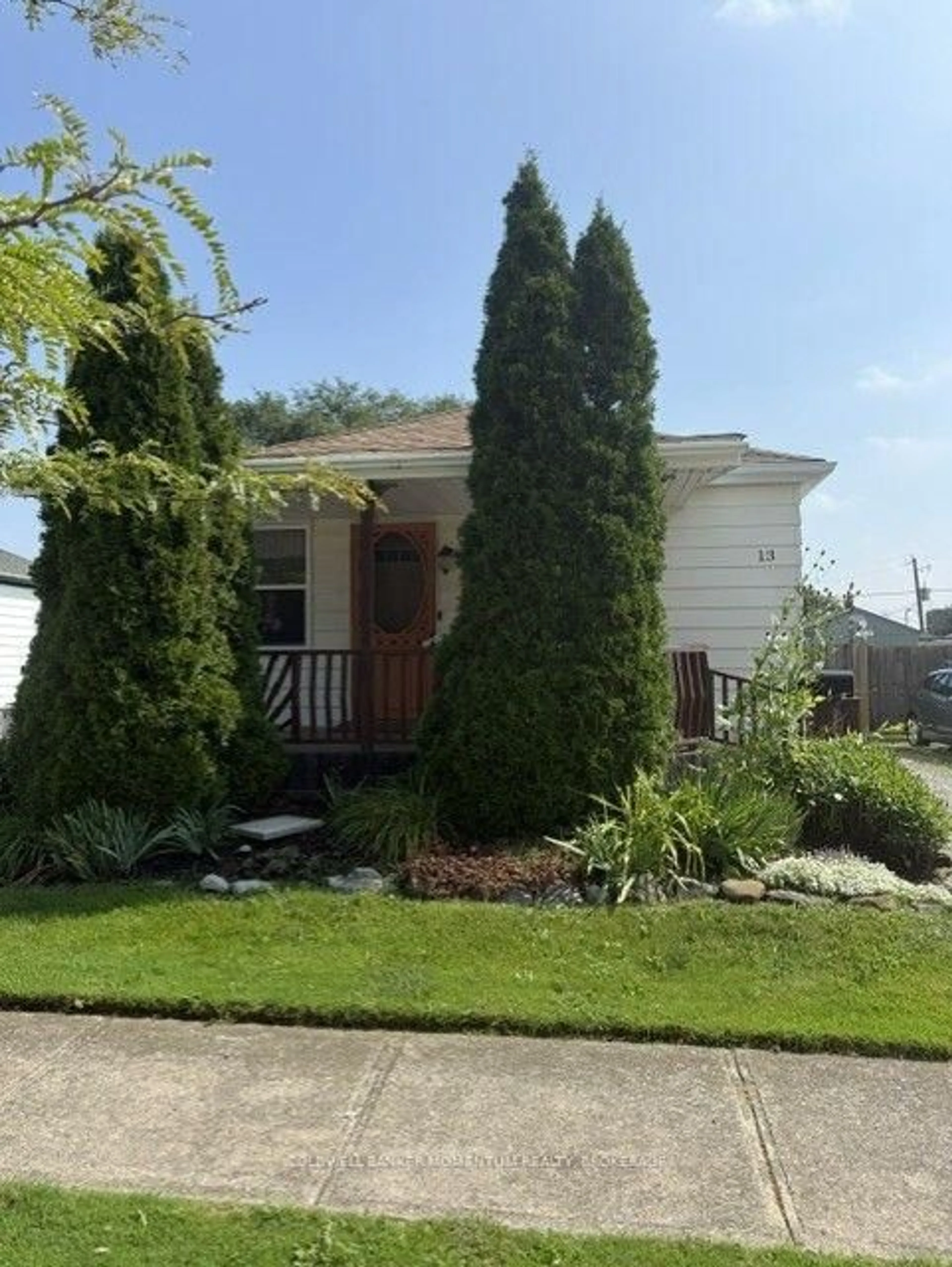 Home with vinyl exterior material, street for 13 Princess St, St. Catharines Ontario L2P 2P8