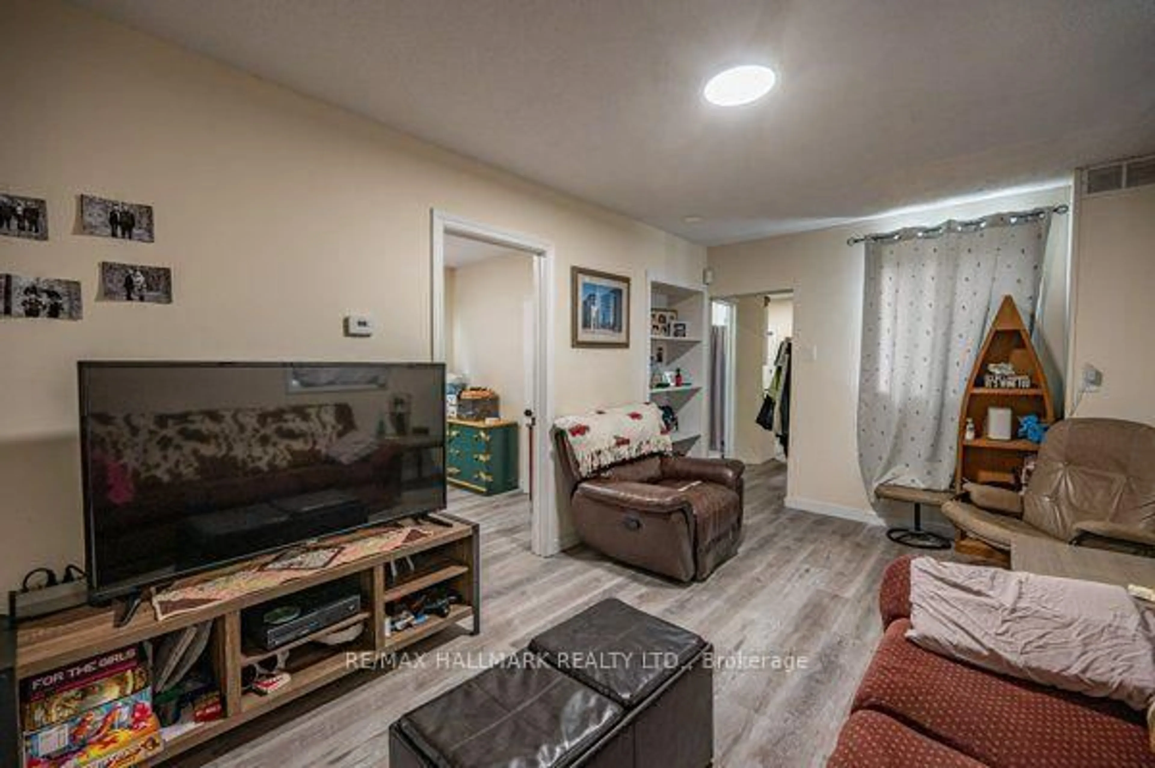 Living room with furniture, unknown for 307 Grey St #Main & Upper, London East Ontario N6B 1G7