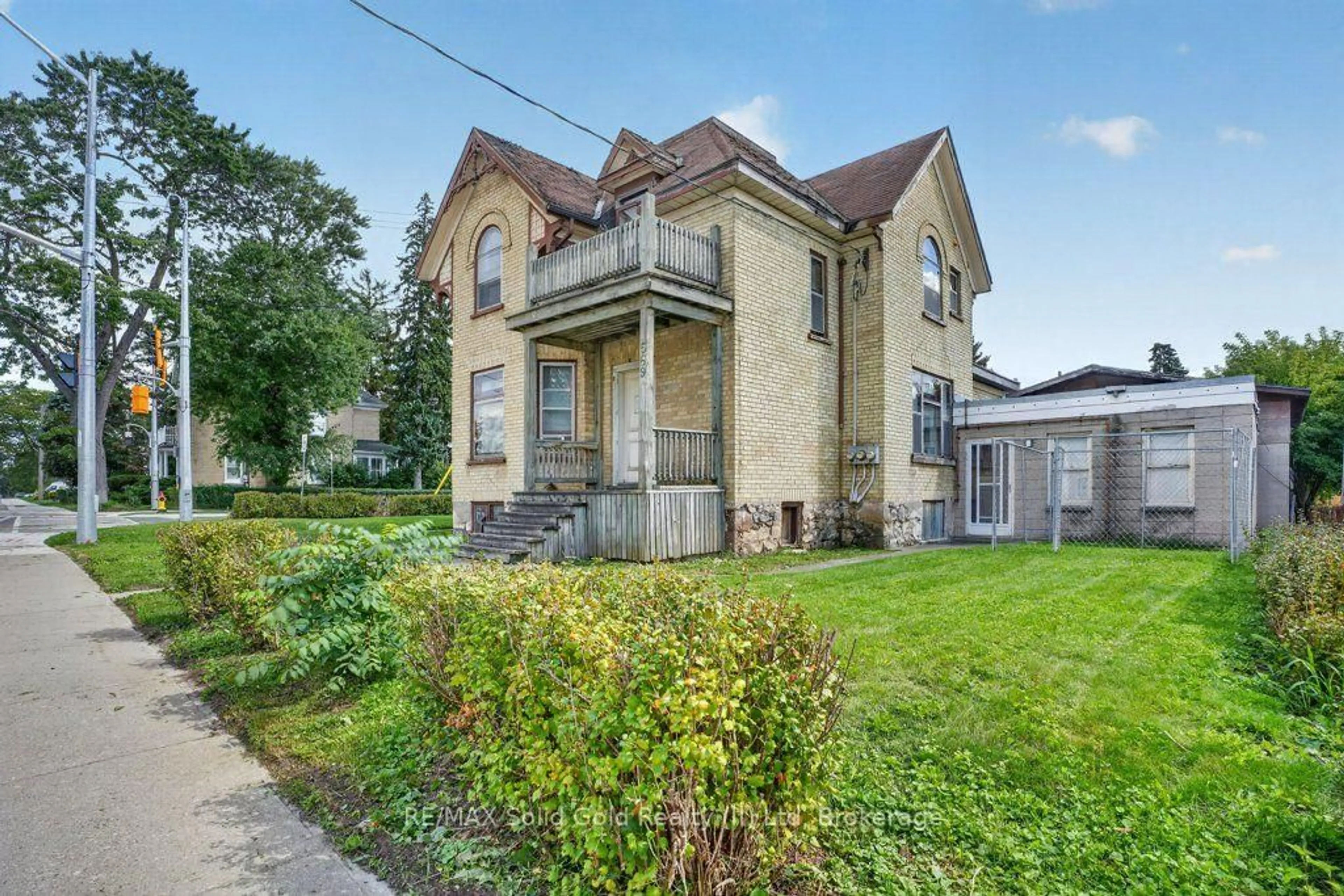 A pic from outside/outdoor area/front of a property/back of a property/a pic from drone, street for 569 Frederick St, Kitchener Ontario N2B 2A7