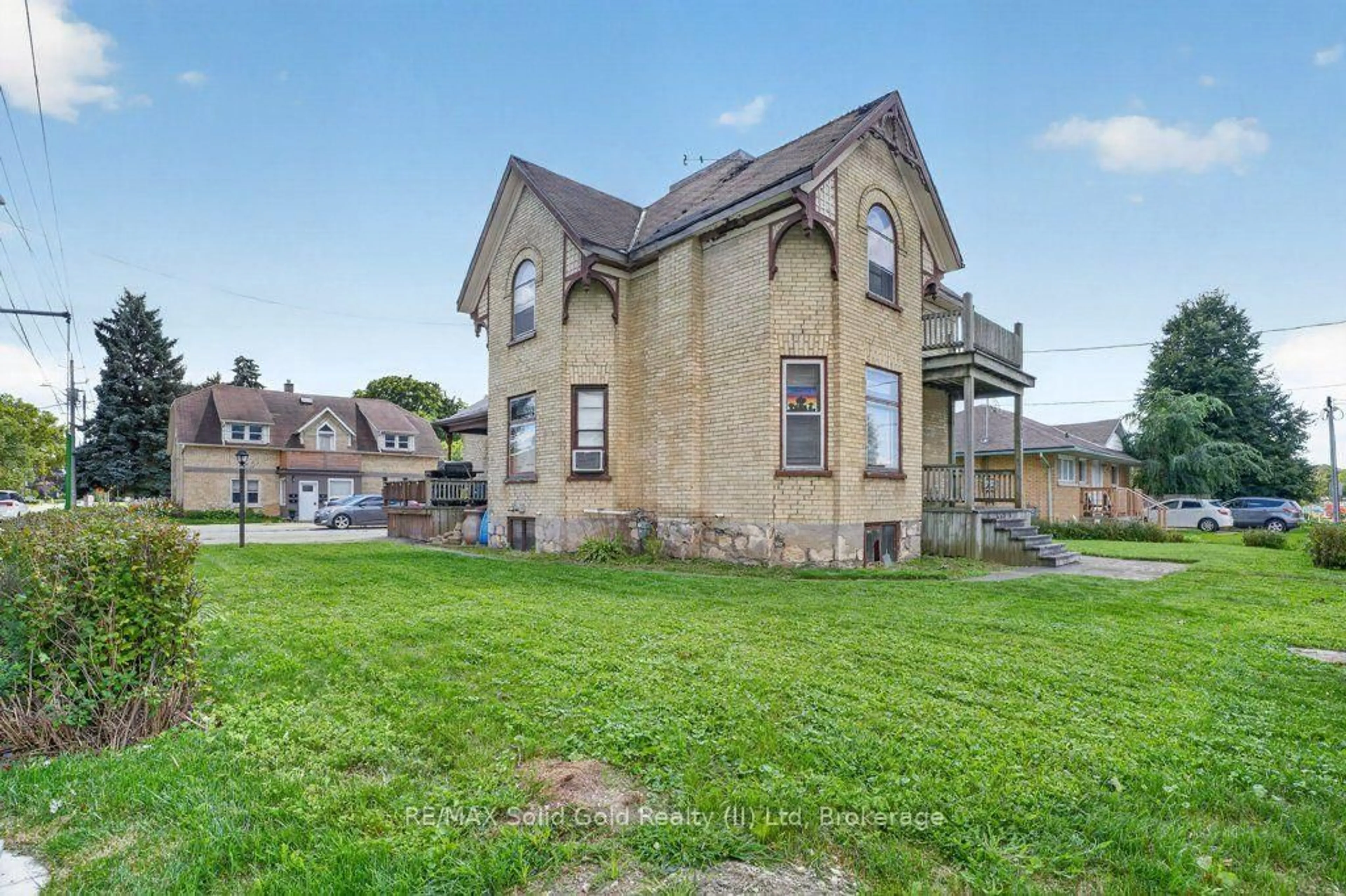A pic from outside/outdoor area/front of a property/back of a property/a pic from drone, building for 569 Frederick St, Kitchener Ontario N2B 2A7