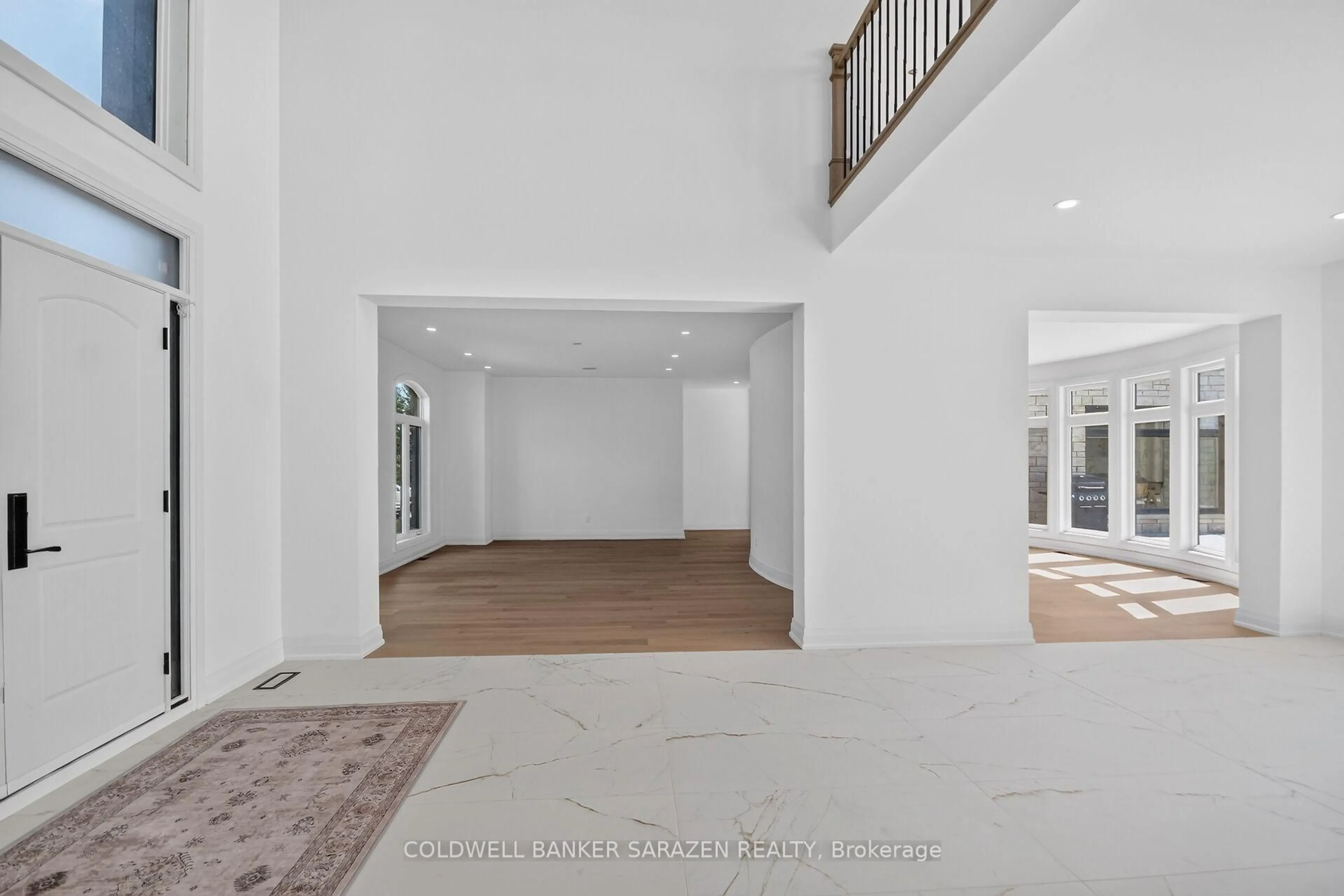 Indoor foyer for 1554 River Rd, Ottawa Ontario K4M 1B4