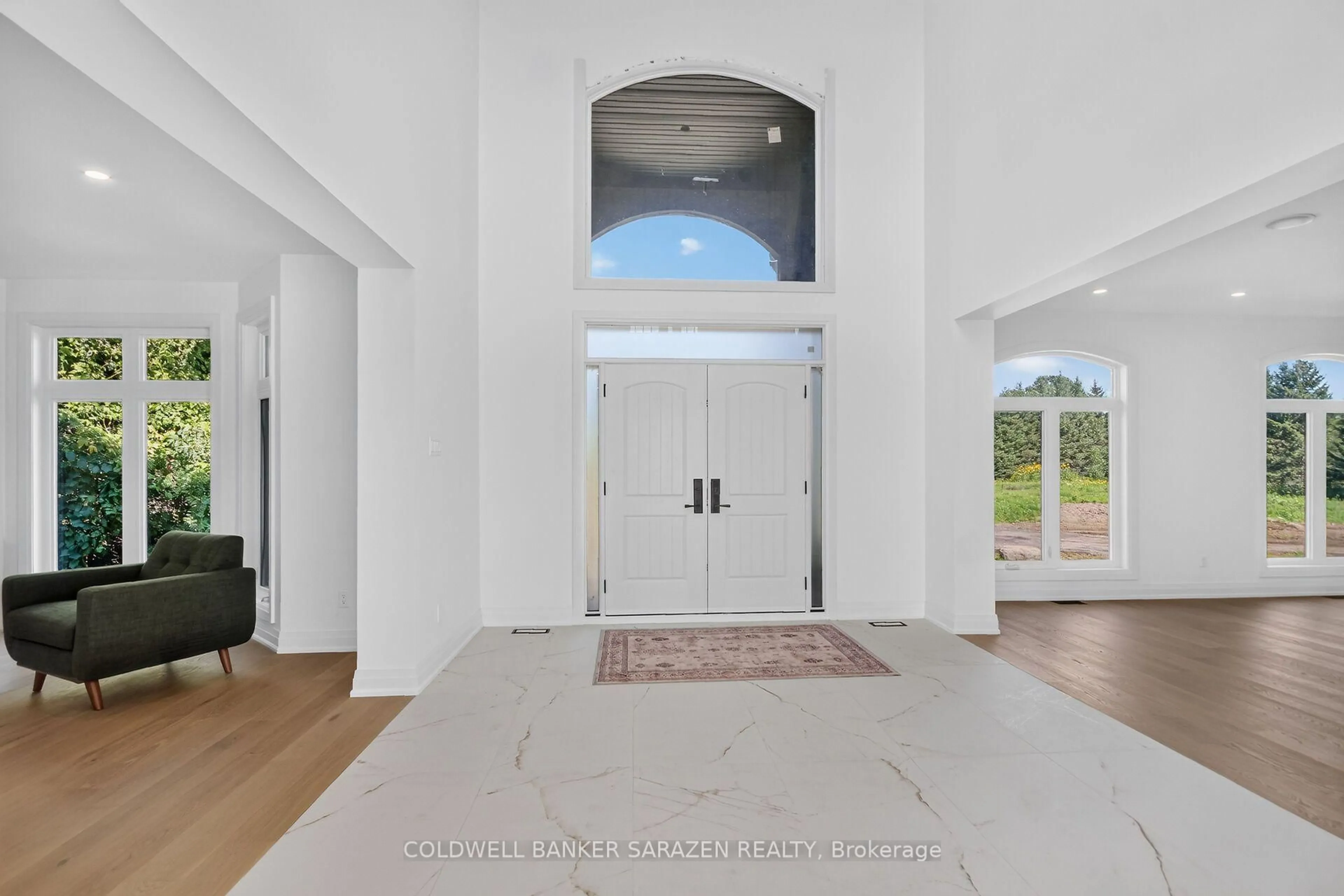 Indoor entryway for 1554 River Rd, Ottawa Ontario K4M 1B4