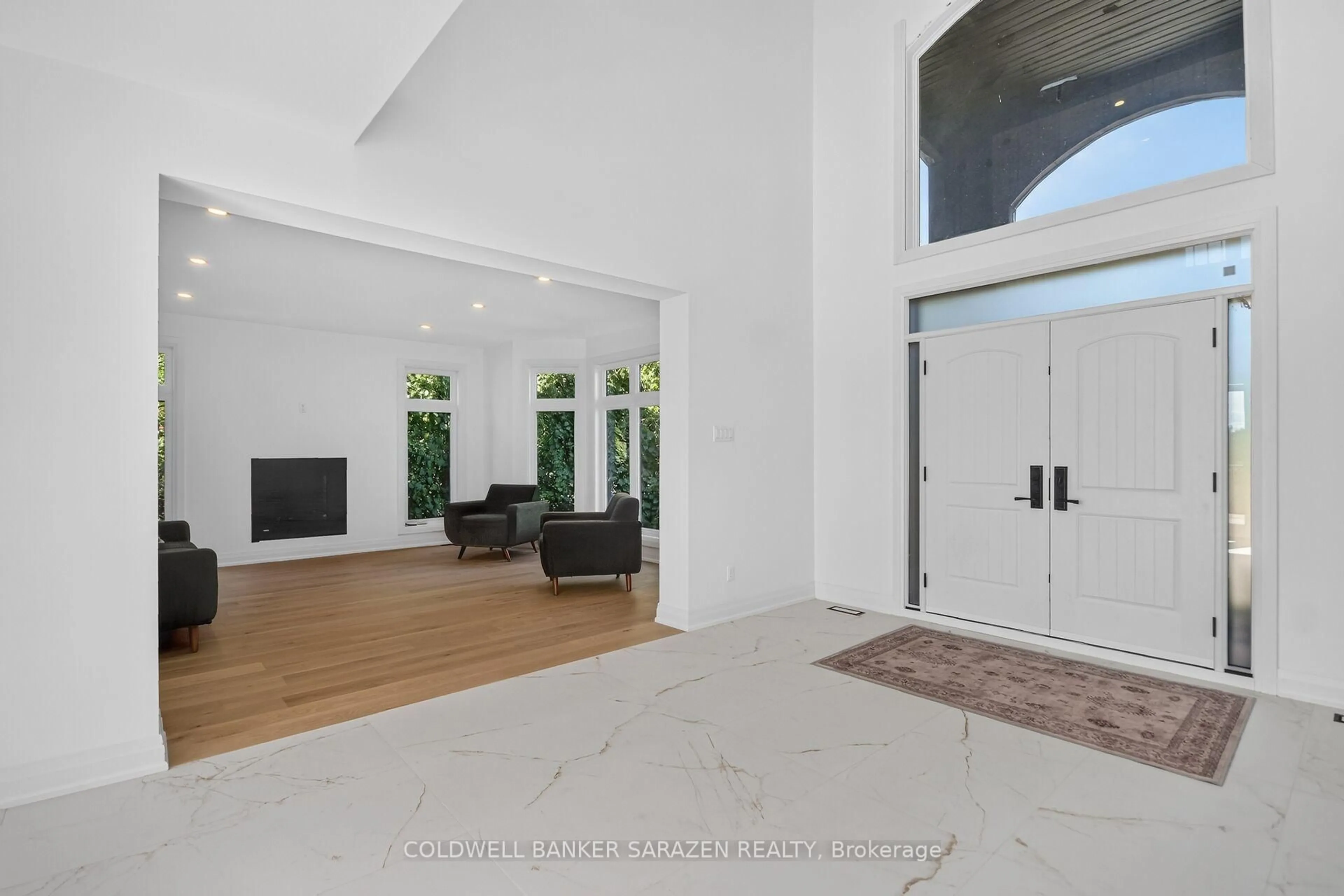 Indoor foyer for 1554 River Rd, Ottawa Ontario K4M 1B4
