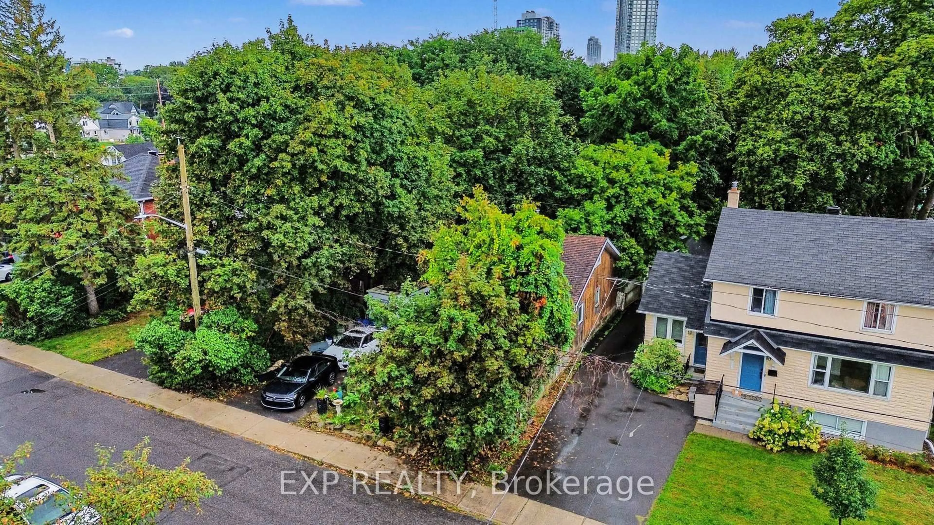 A pic from outside/outdoor area/front of a property/back of a property/a pic from drone, city buildings view from balcony for 252 Cowley Ave, Ottawa Ontario K1Y 0H1