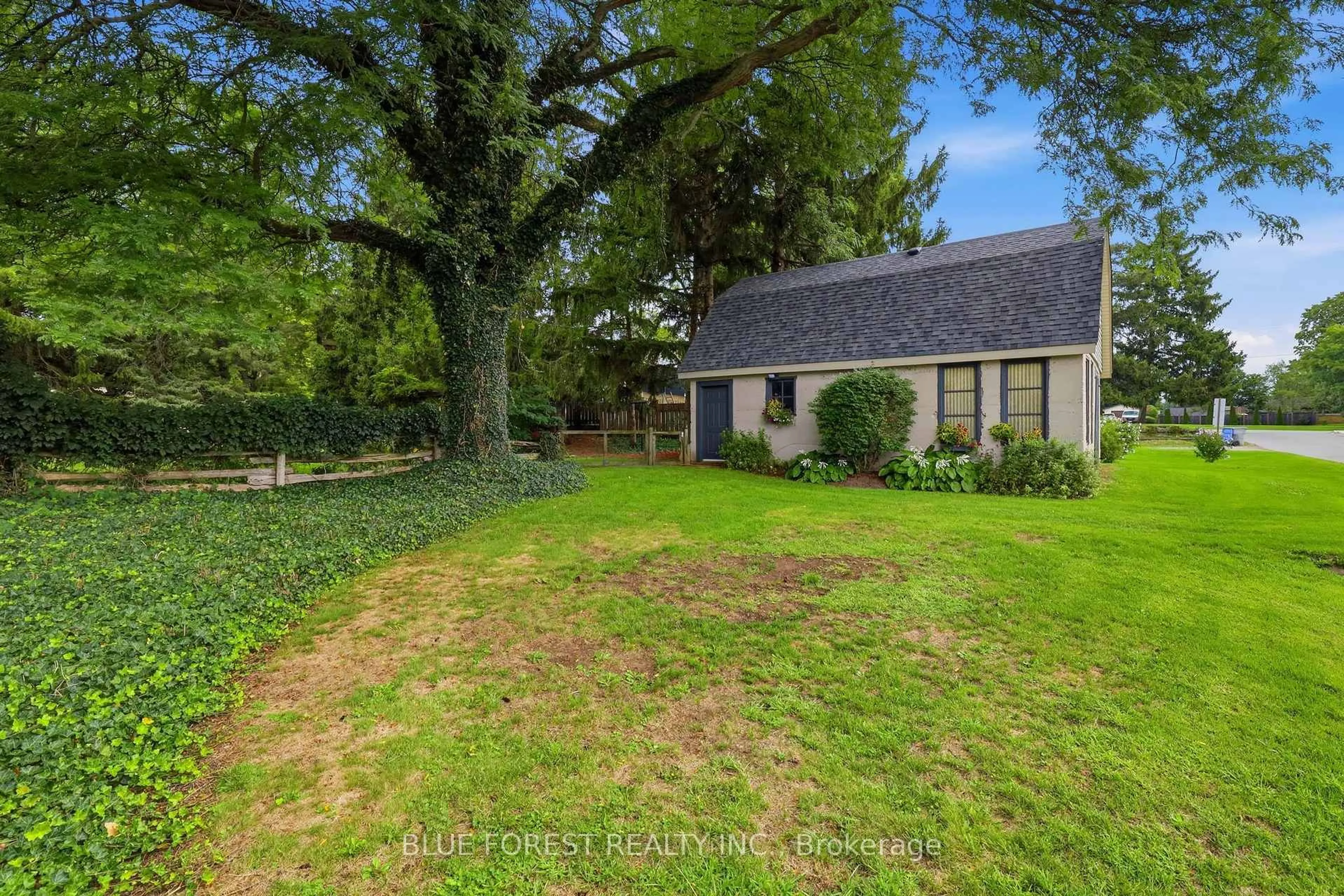 A pic from outside/outdoor area/front of a property/back of a property/a pic from drone, street for 111 Arthur St, Middlesex Centre Ontario N0L 1R0